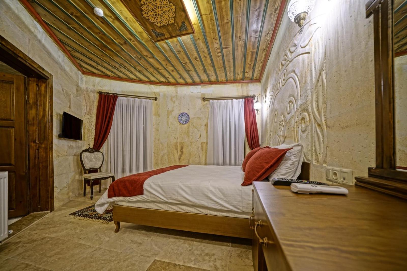 Double Room with Mountain View - Photo 1