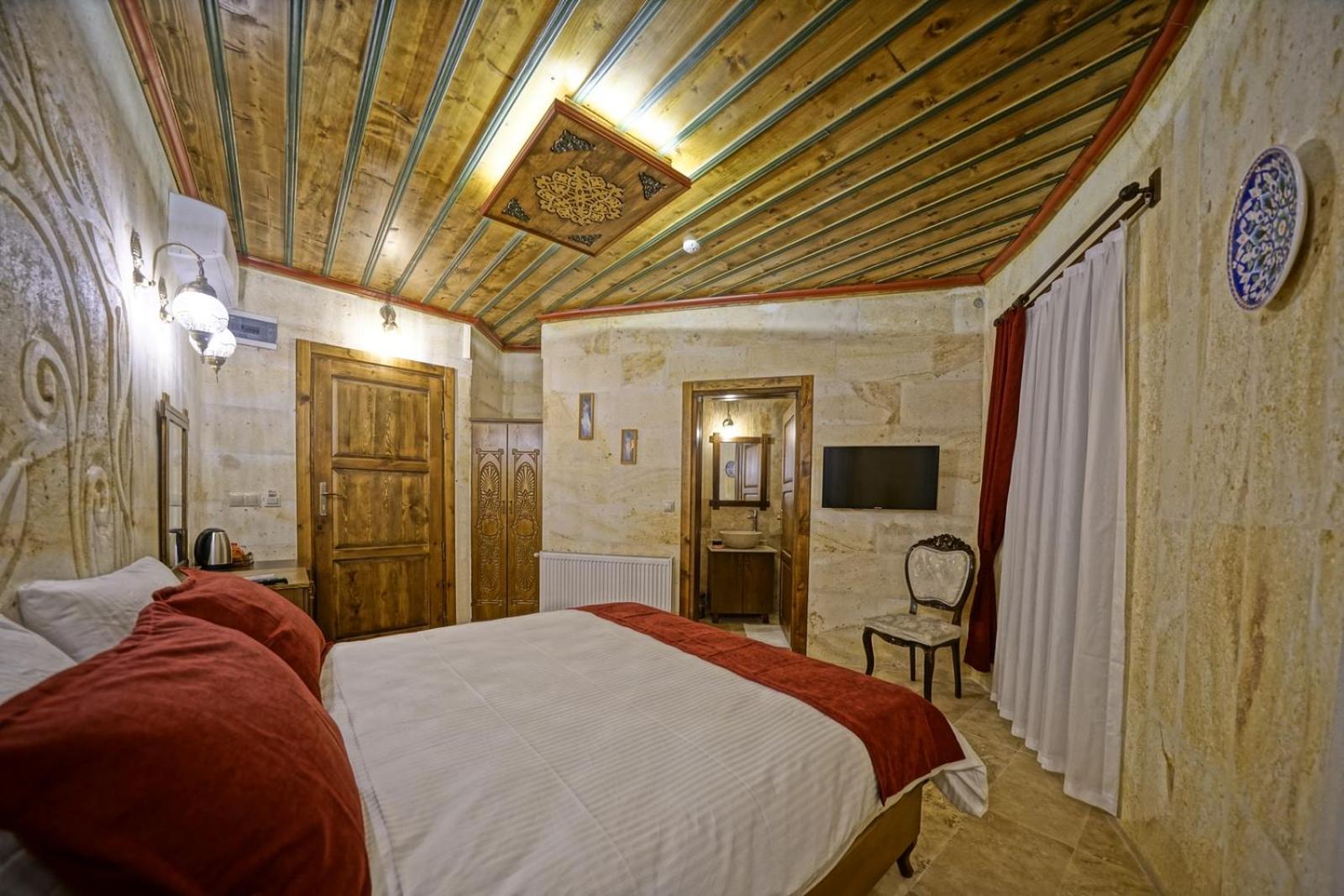 Double Room with Mountain View - Photo 8