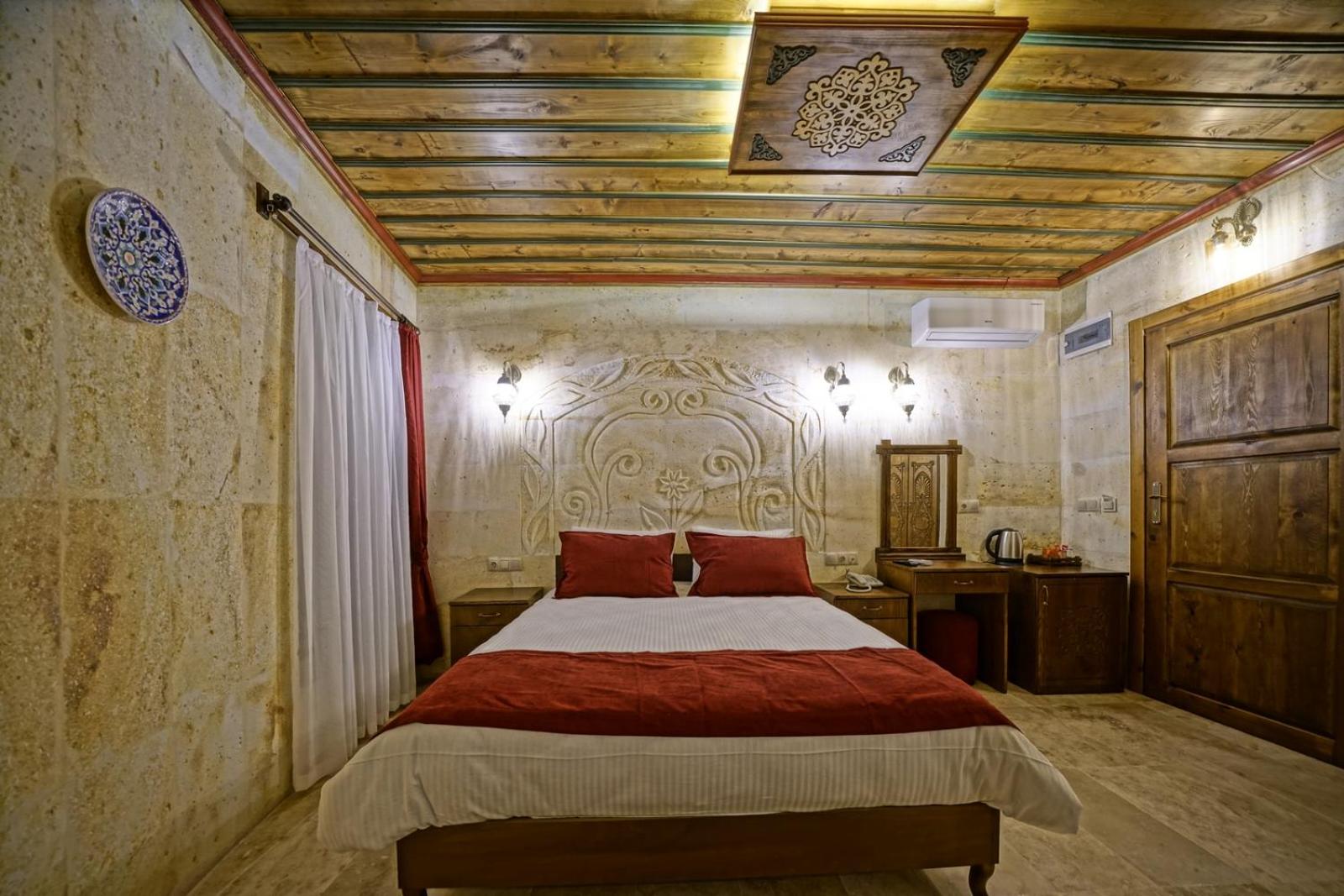 Double Room with Mountain View - Photo 9