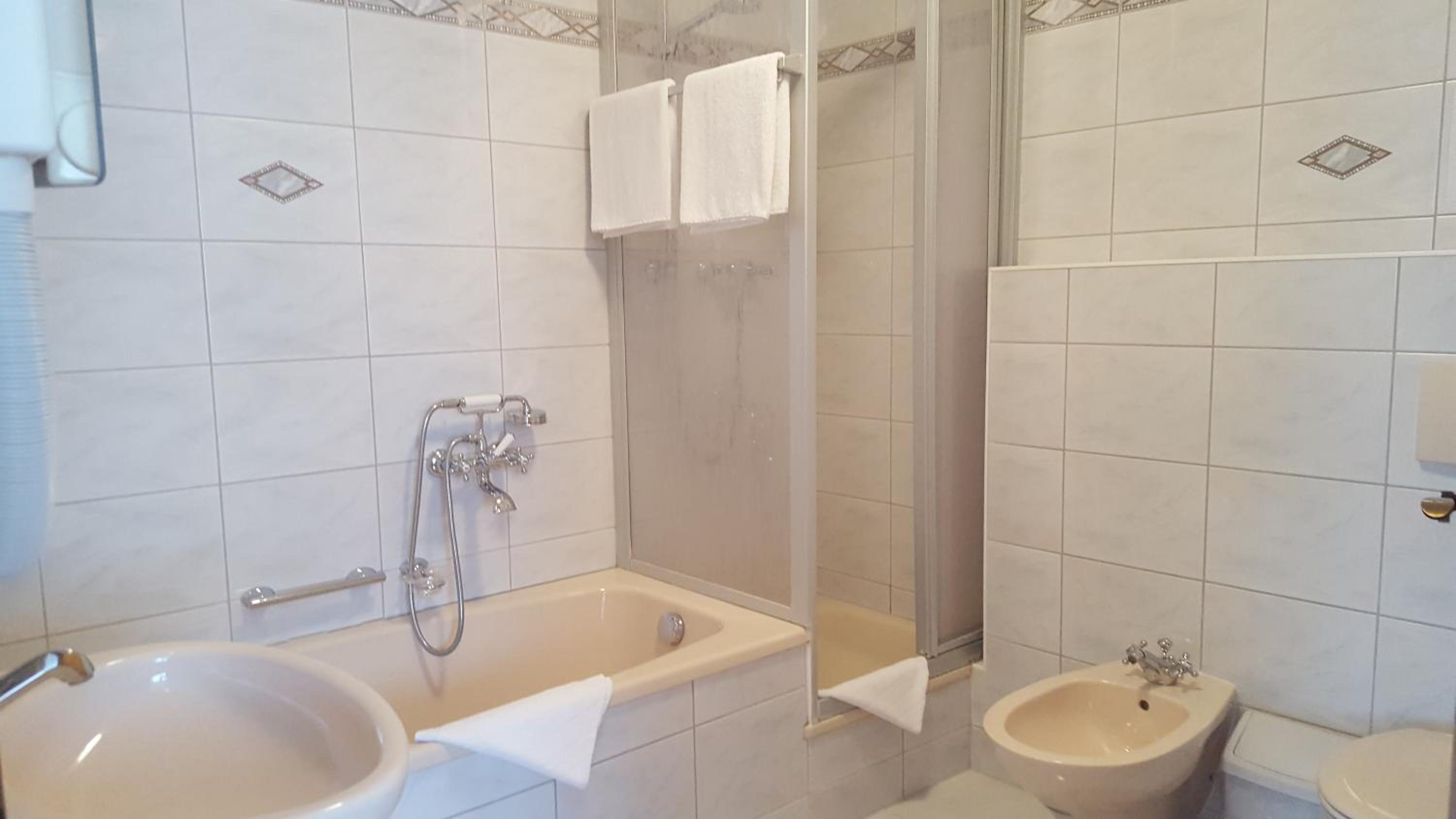 Standard Double Room - Photo 4