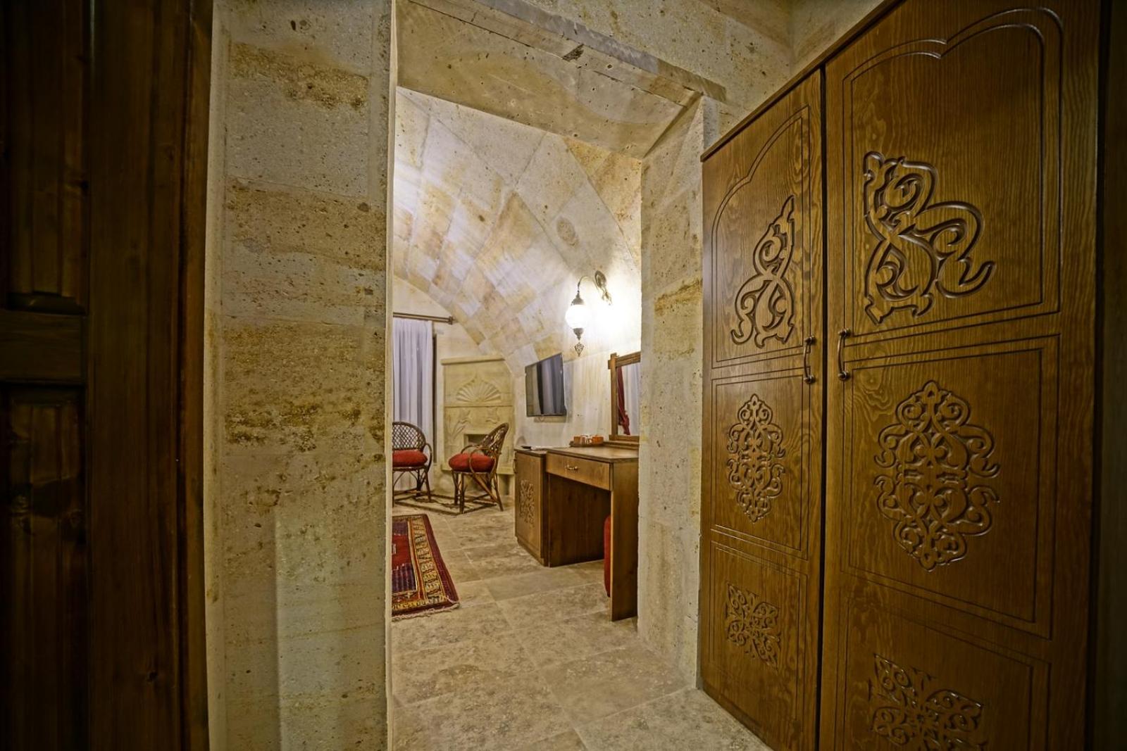Deluxe Room - Photo 5