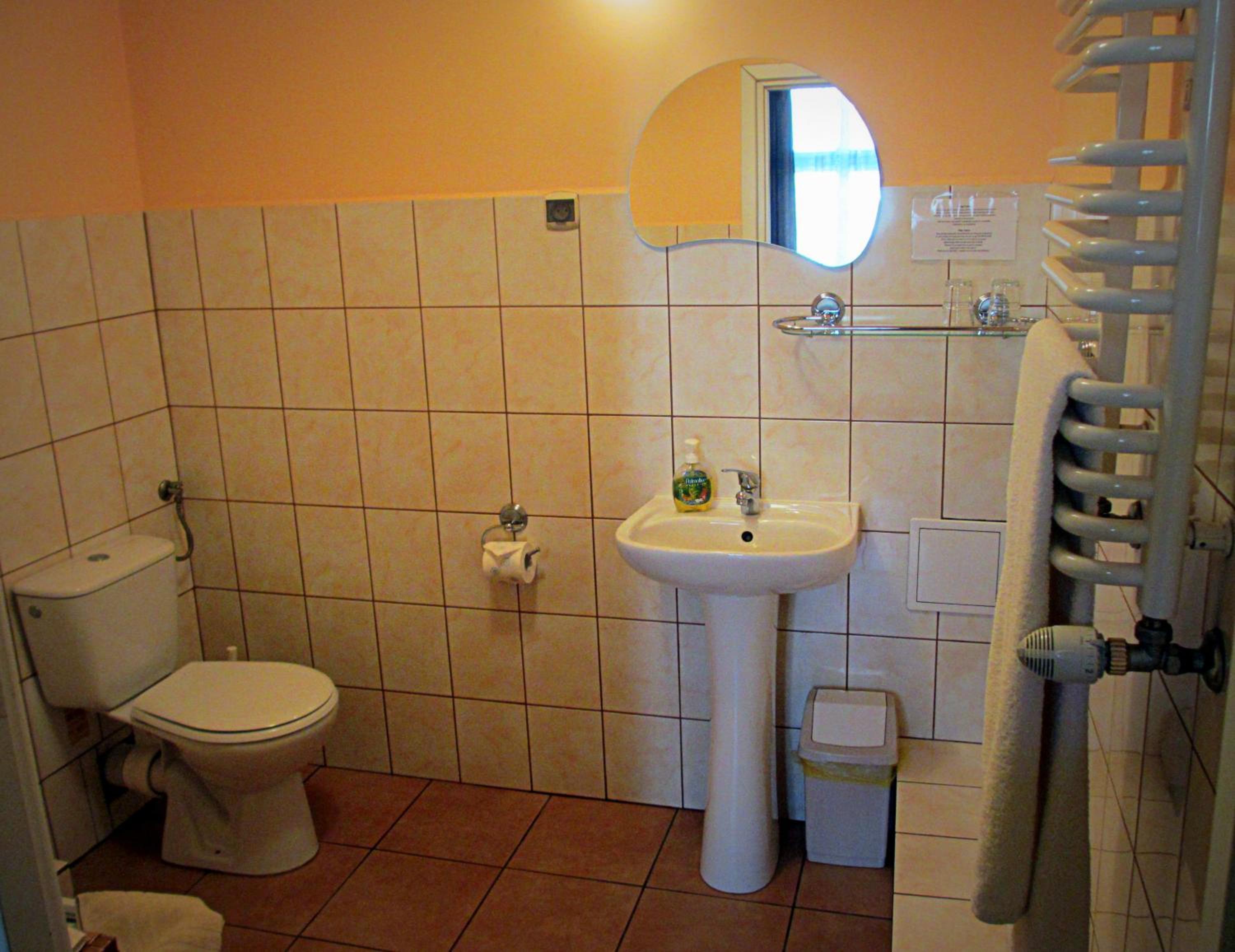 Double or Twin Room - Photo 5