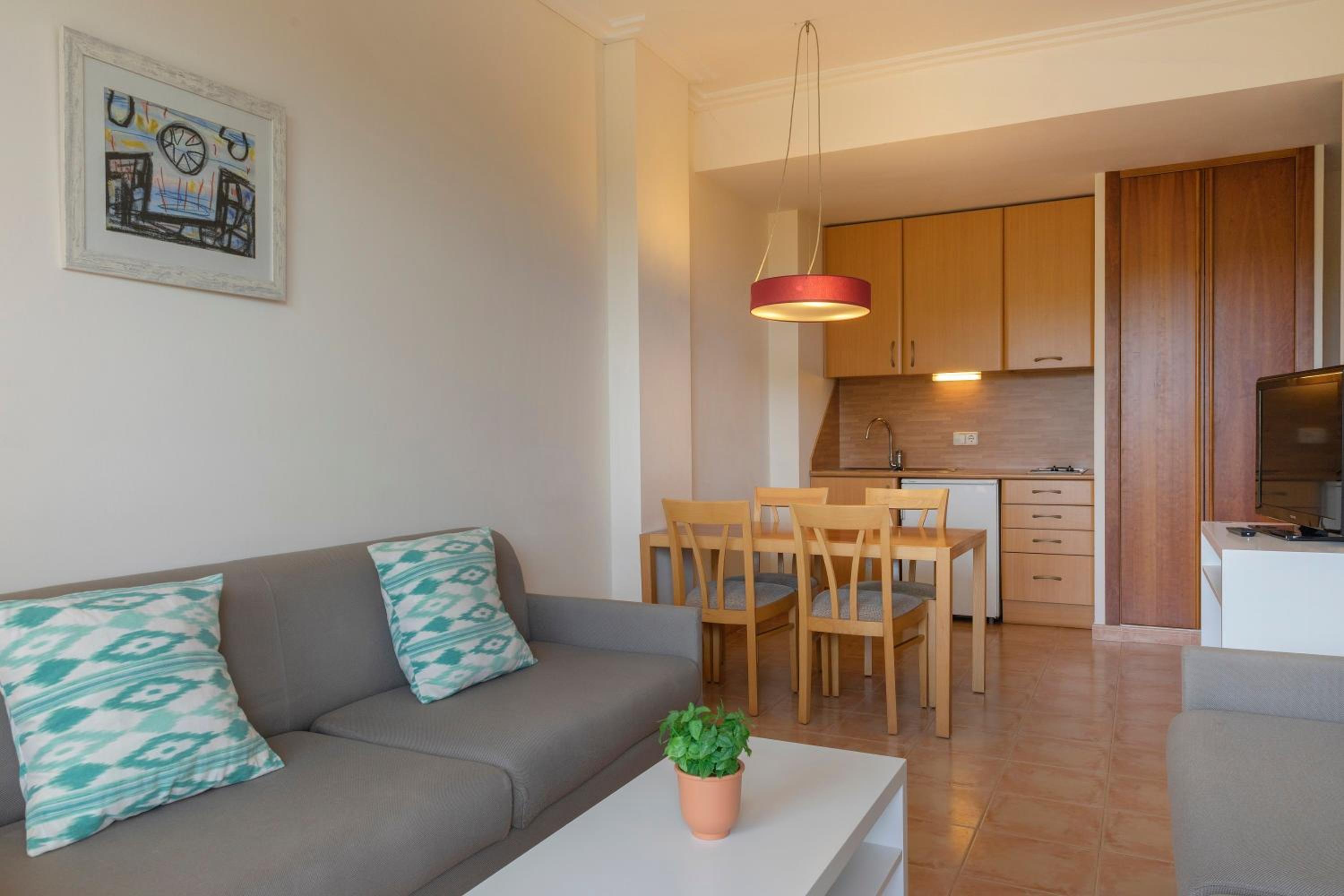 Apartamento de una habitación con balcón