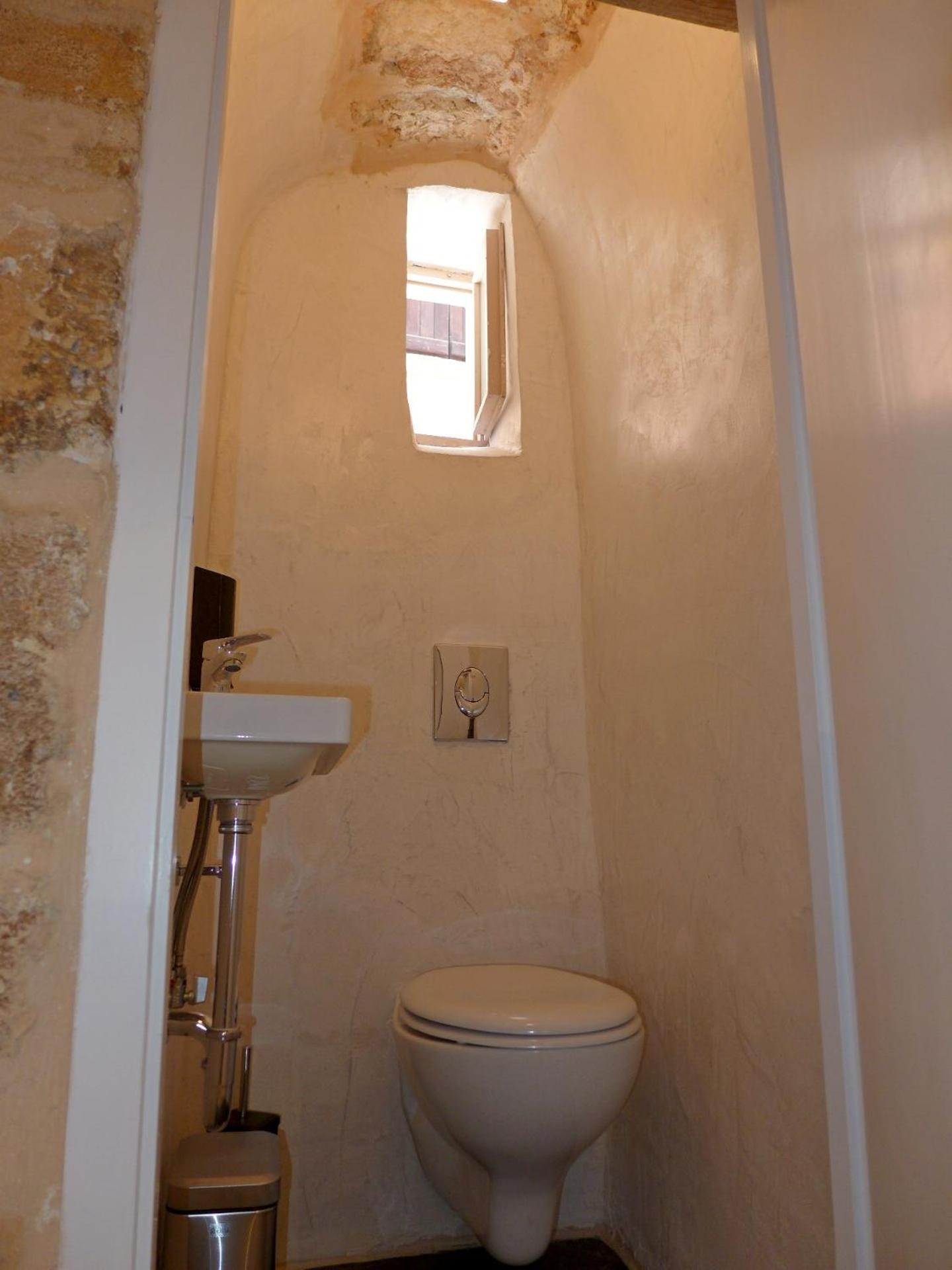 Double Room - Photo 18