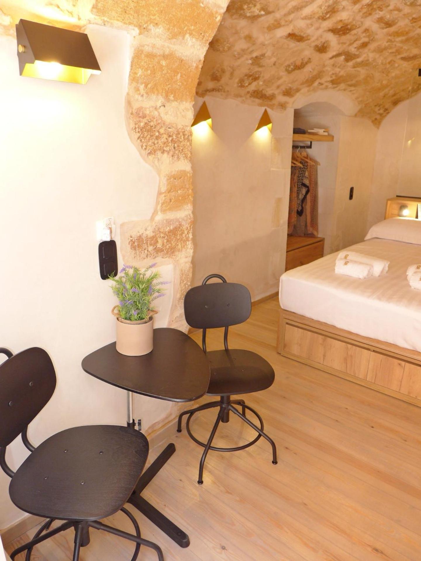 Double Room - Photo 16