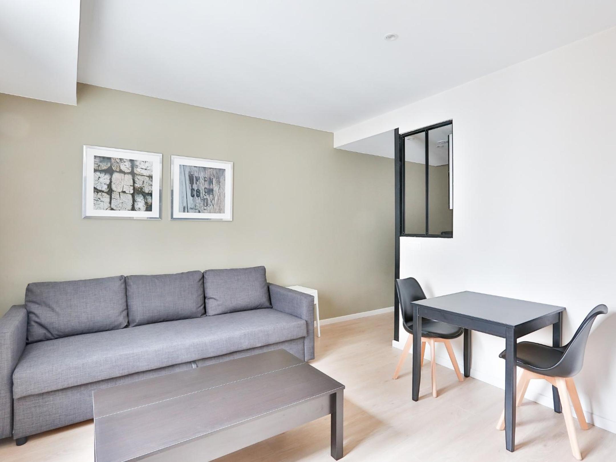 带阳台的公寓