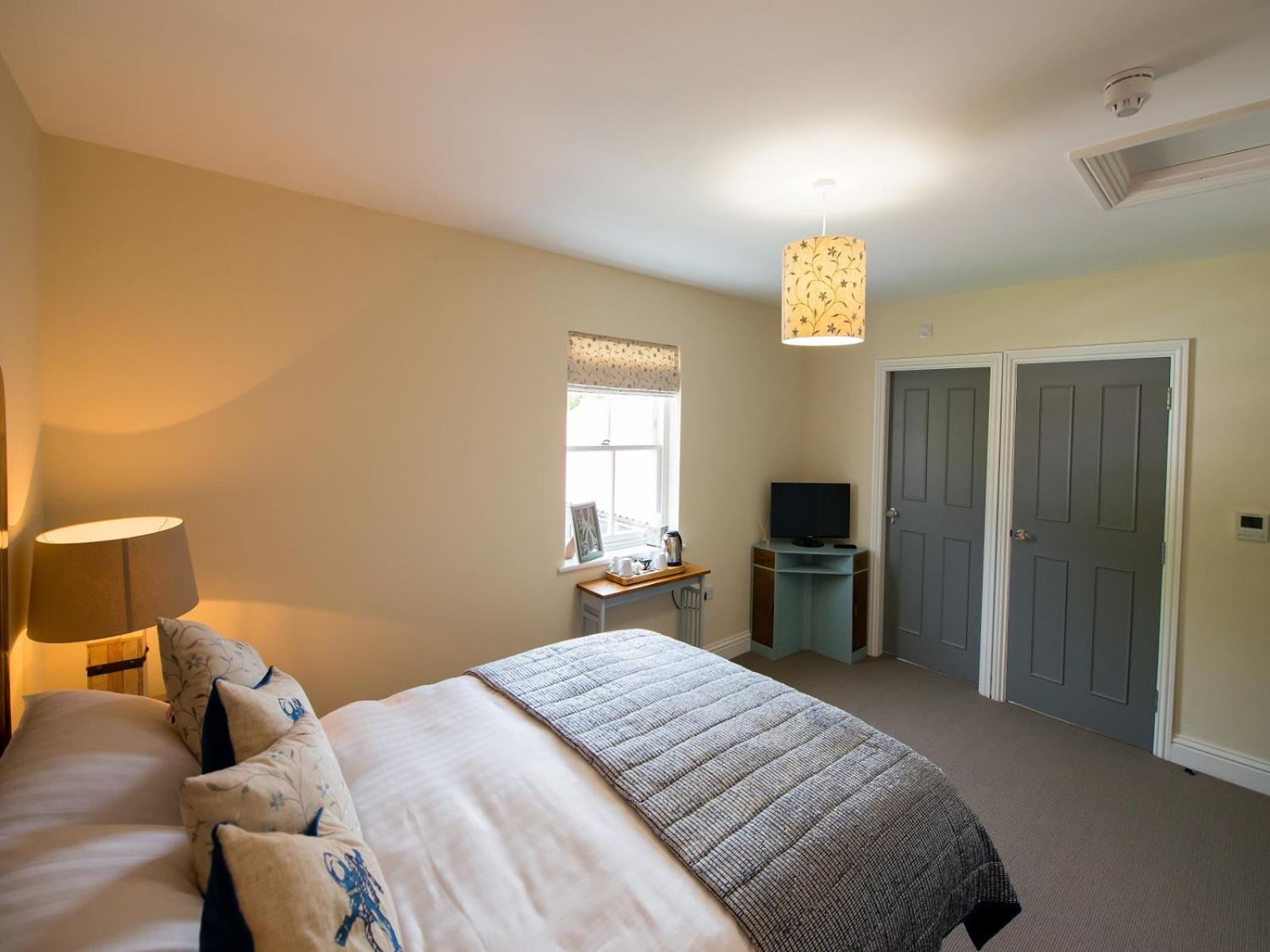 Deluxe Double Room with Shower photo 2