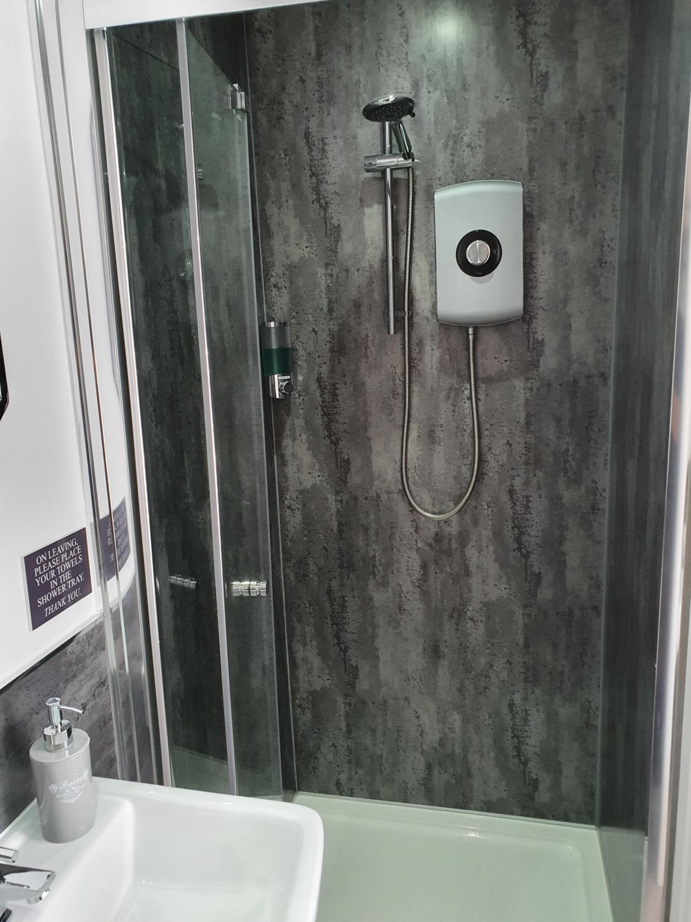 Deluxe Double Room with Shower photo 2