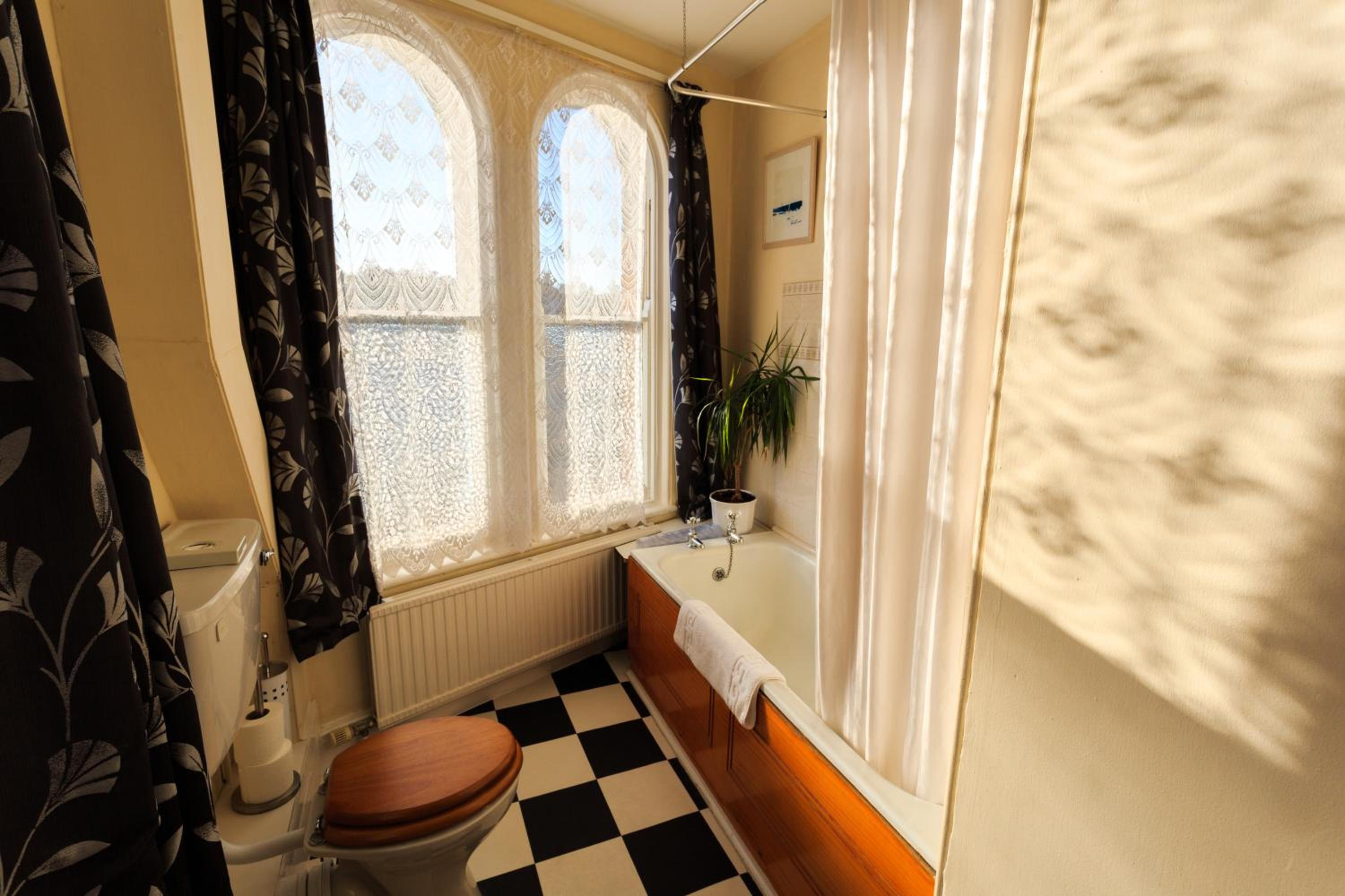 Single with Private Bathroom and River View photo 2