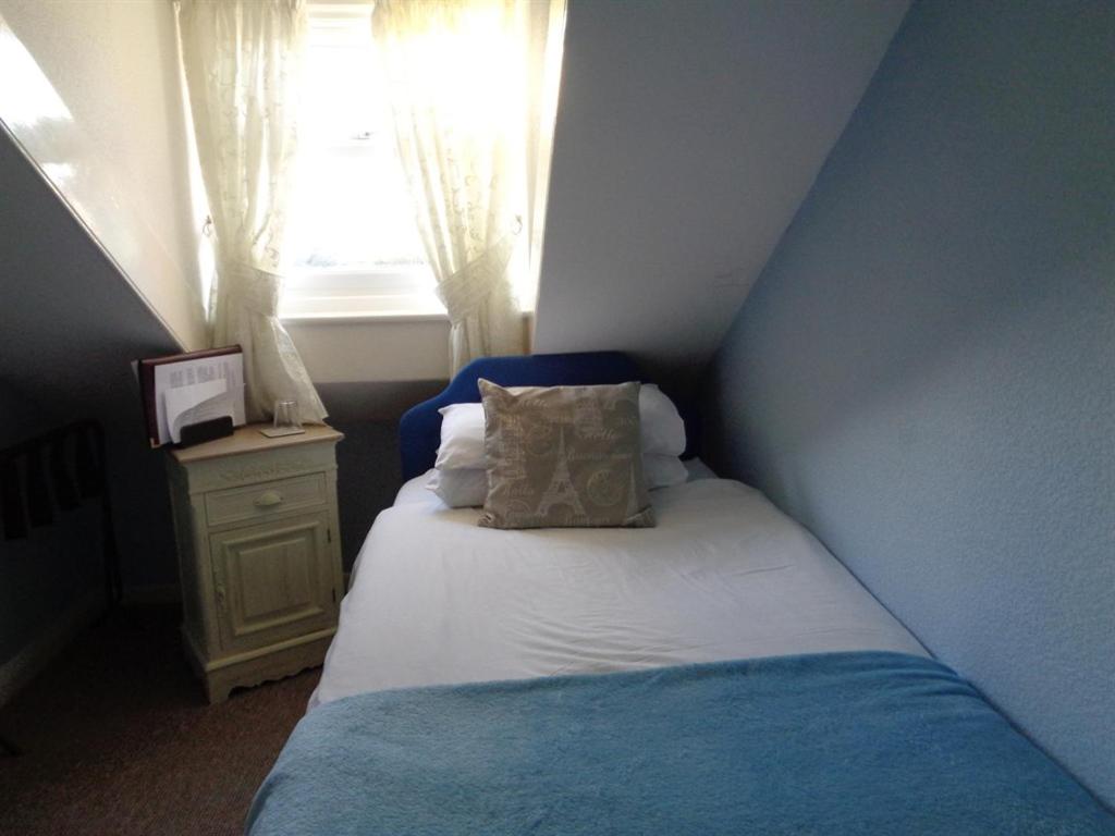 Single Room with Private Bathroom photo 1