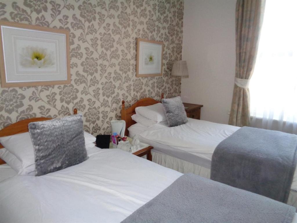 Twin Room with Private Bathroom photo 1