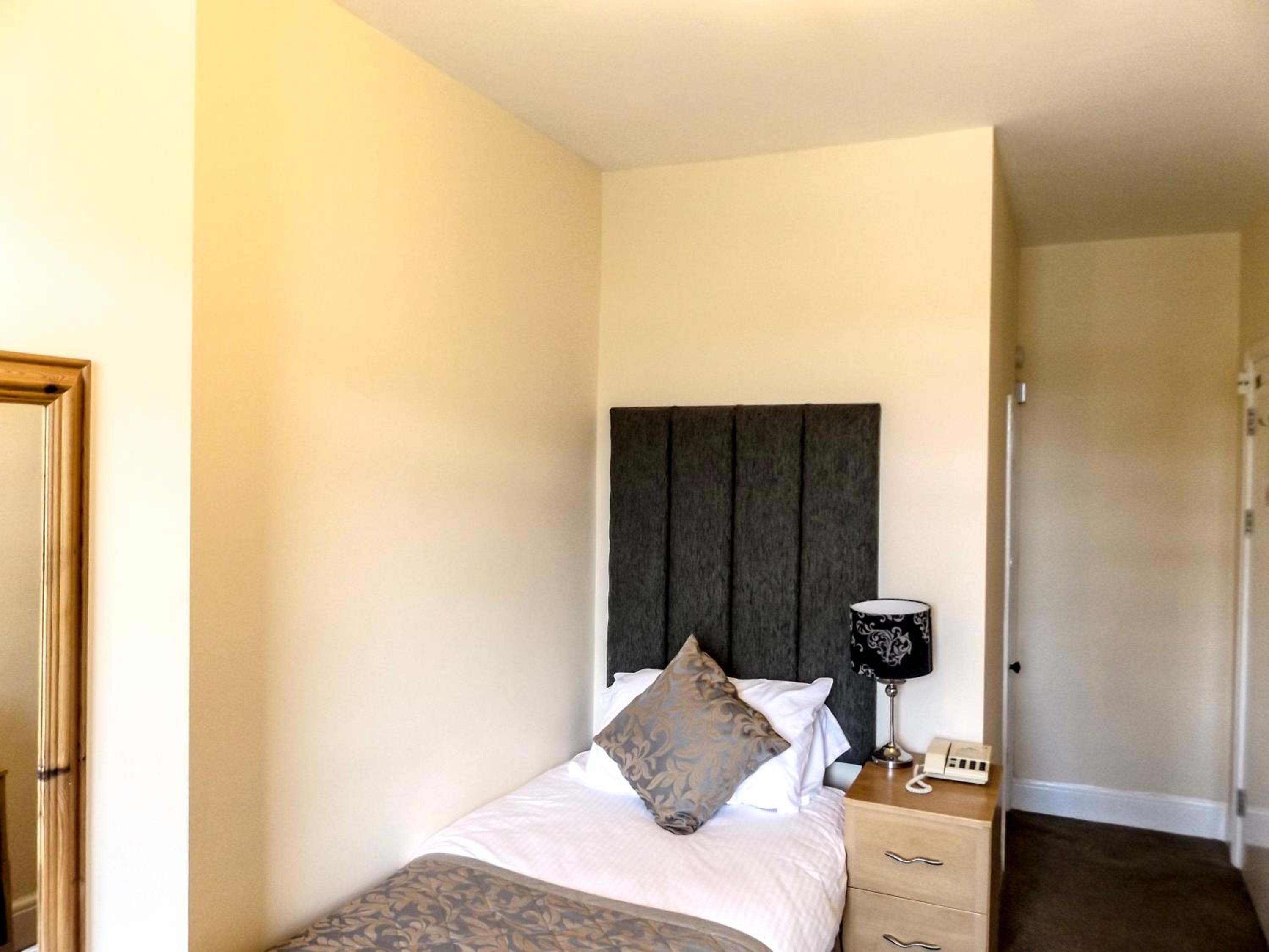Single Room with Bathroom photo 1