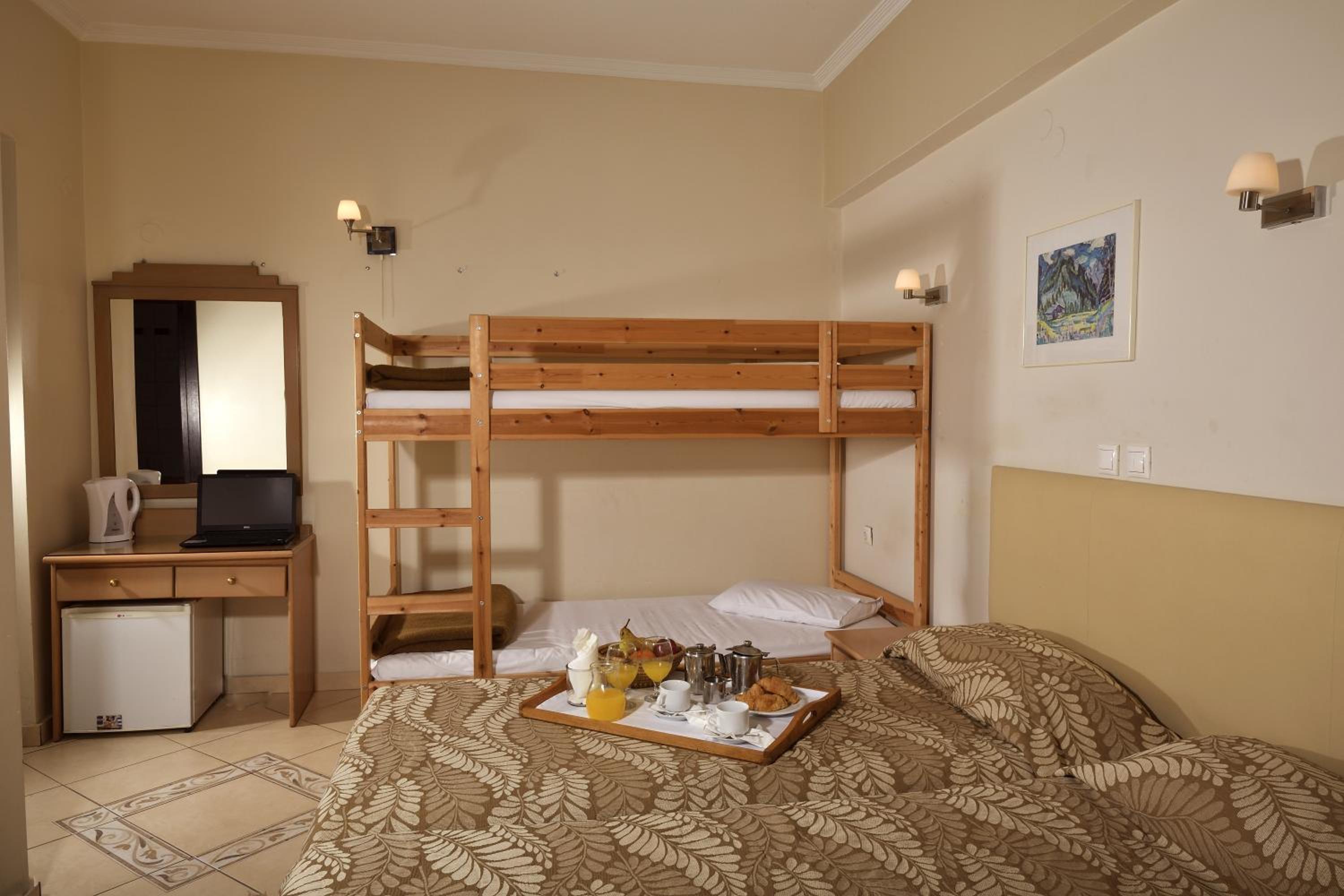 Triple Room - Photo 18