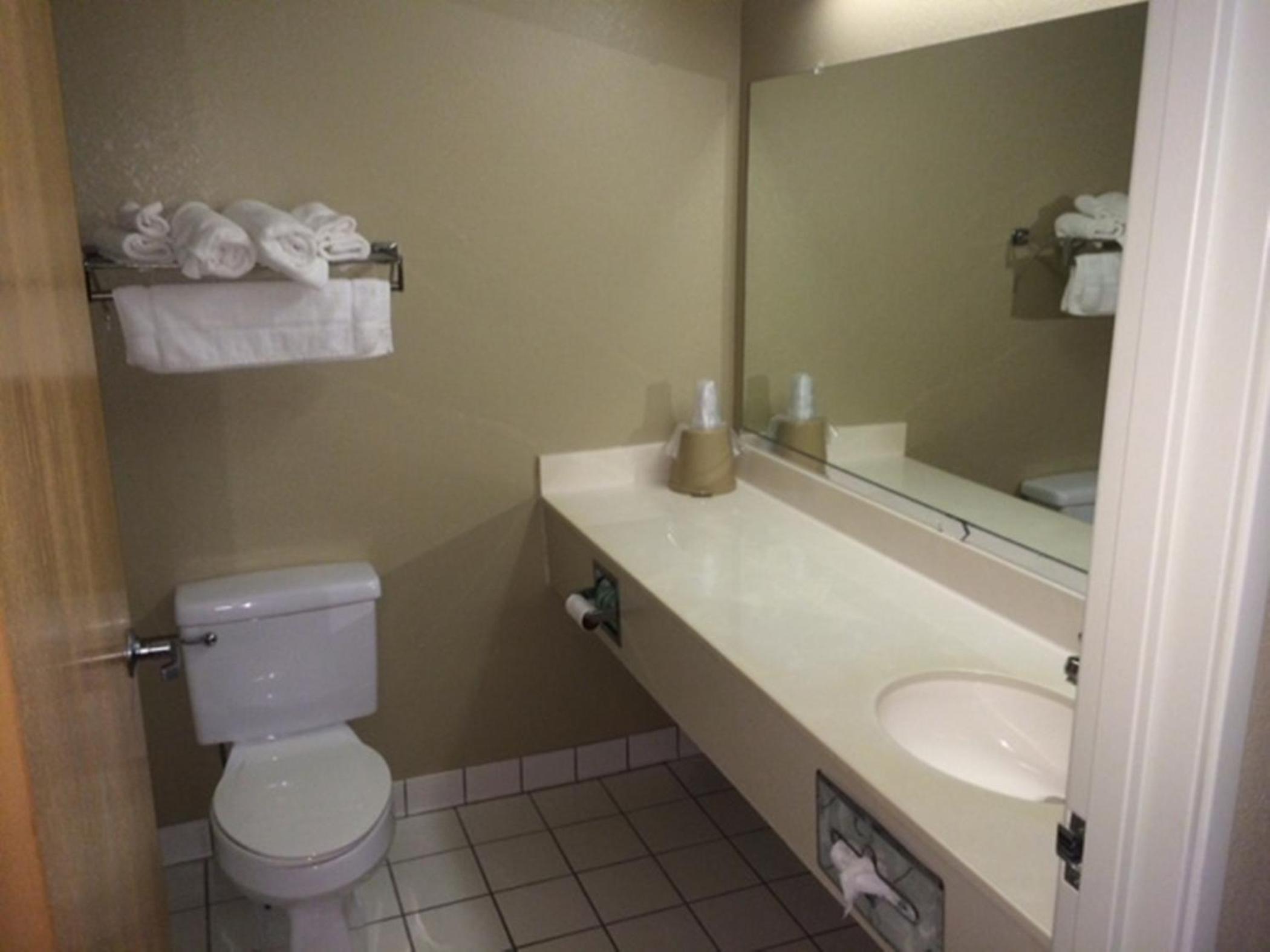 King Suite - Non-Smoking - Photo 6