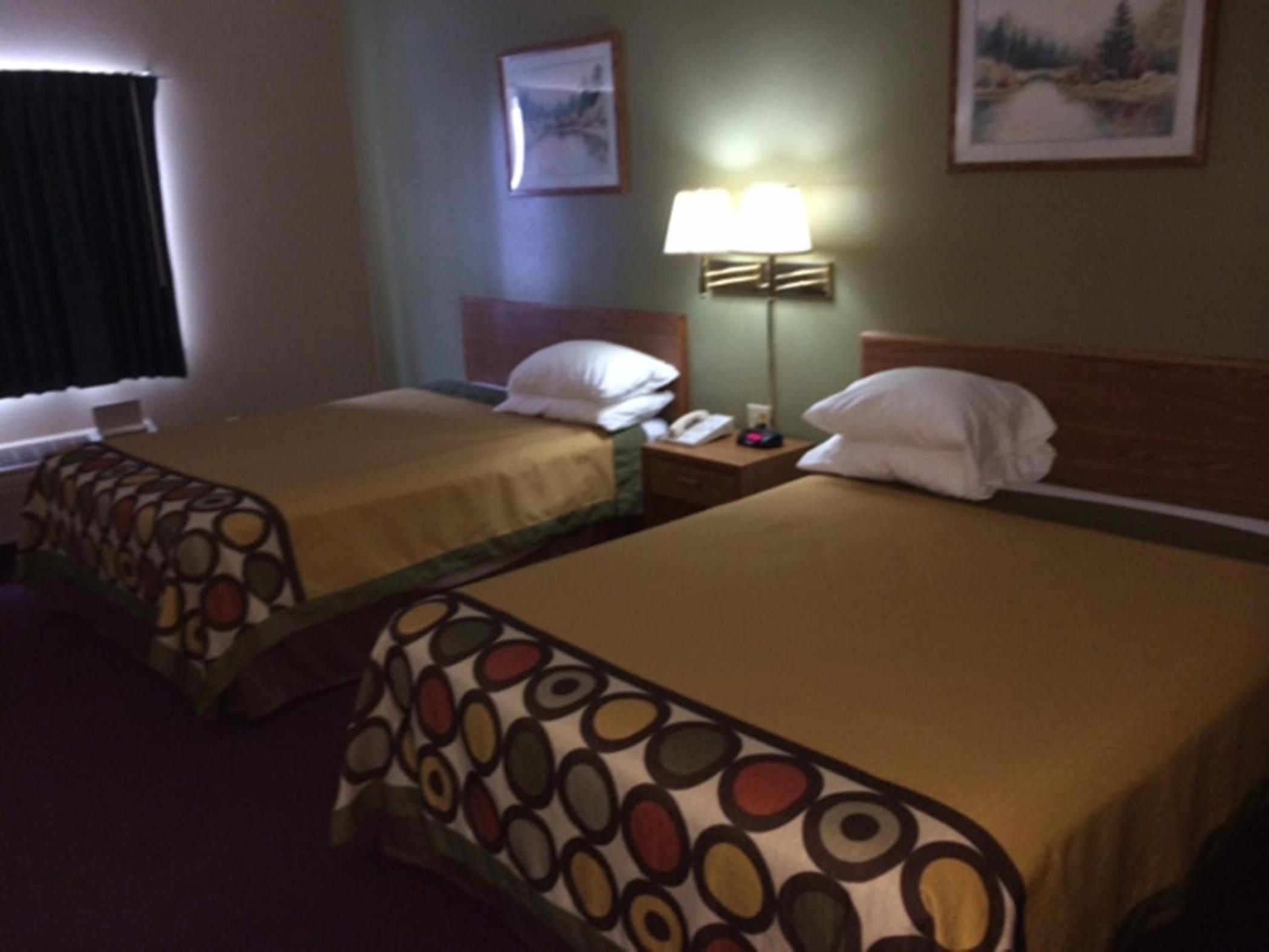 Deluxe Queen Room with Two Queen Beds - Non-Smoking - Photo 4