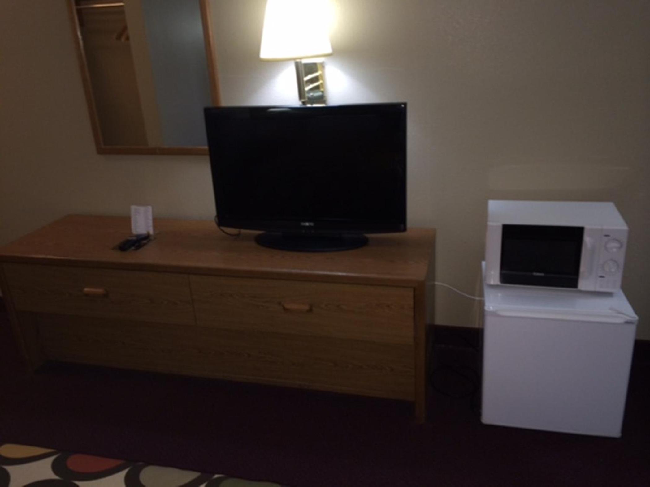 King Suite - Non-Smoking - Photo 2