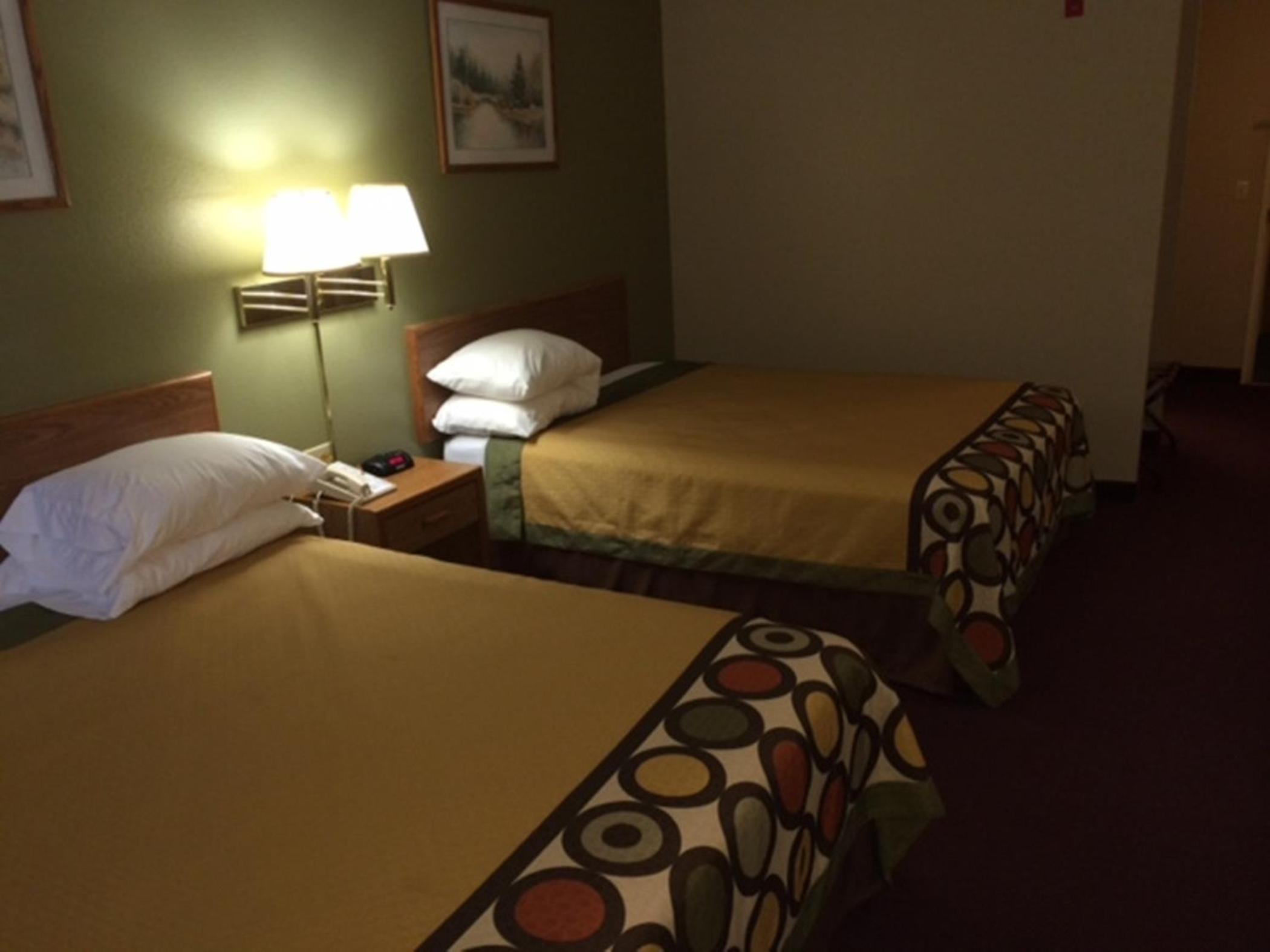 Deluxe Queen Room with Two Queen Beds - Non-Smoking - Photo 2