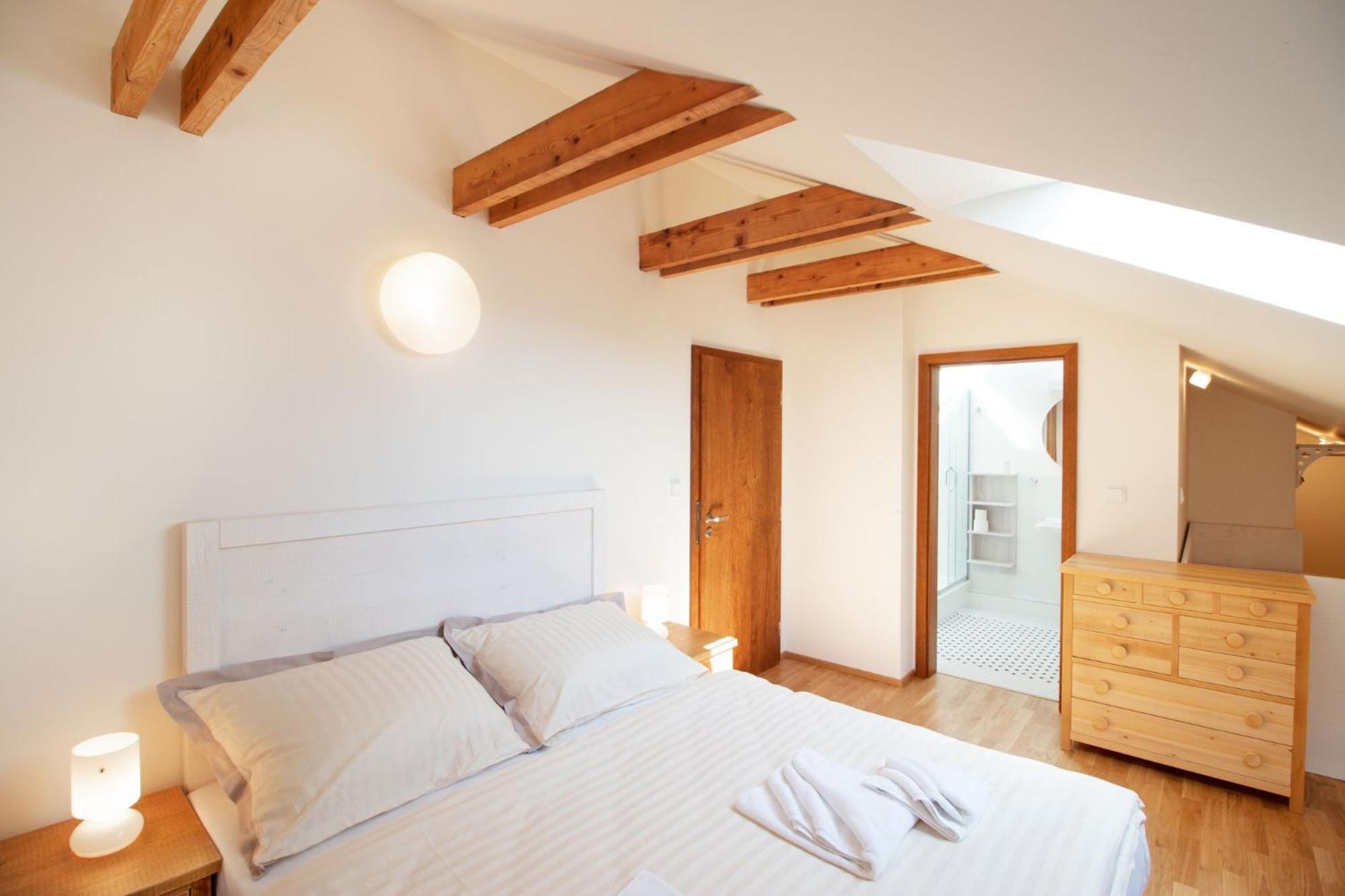 Triple Room with Private Bathroom - Photo 2