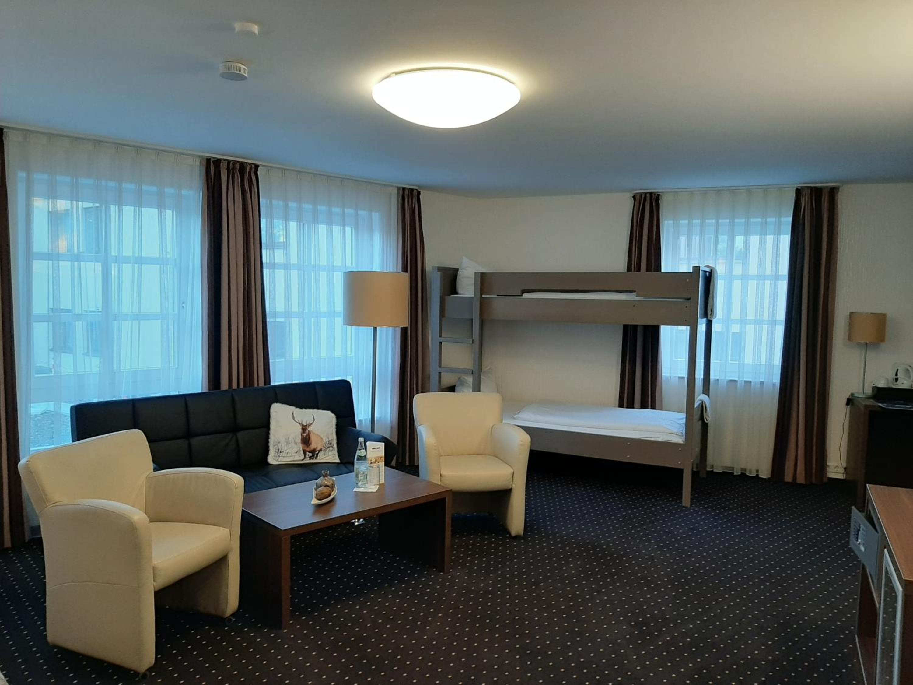 Family Room (2 Adults + 2 Children)