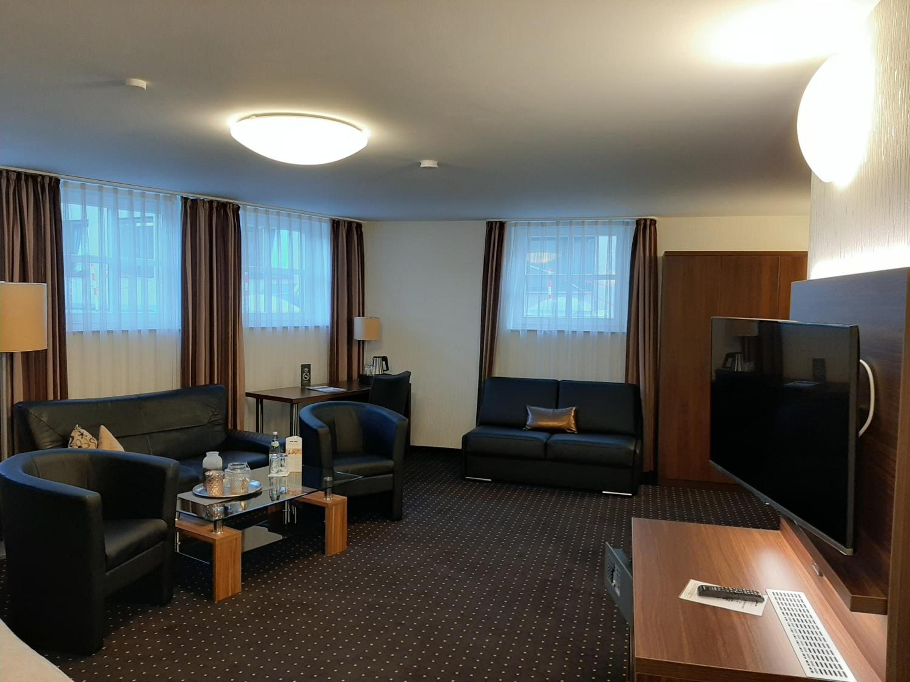 Family Room (2 Adults + 4 Children)