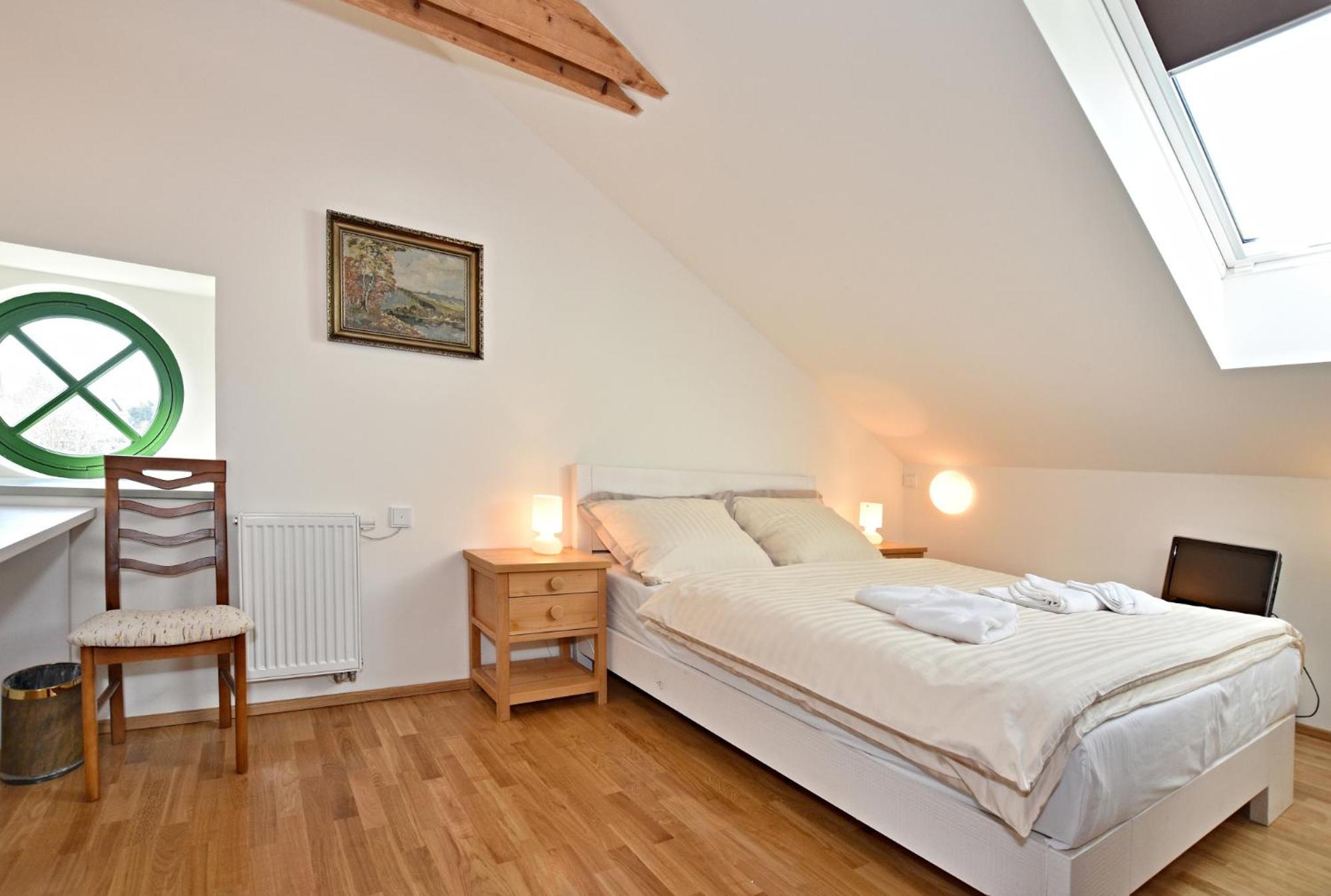 Double Room with Private Bathroom - Photo 6