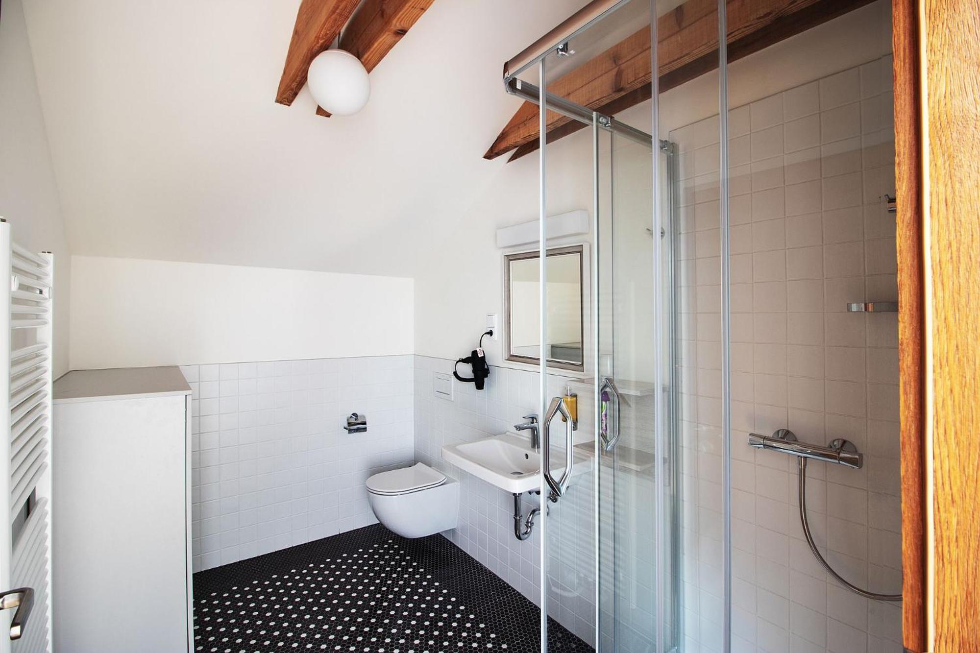 Twin Room with Private External Bathroom photo 3