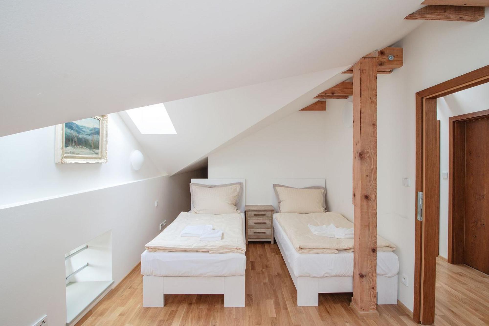 Twin Room with Private External Bathroom