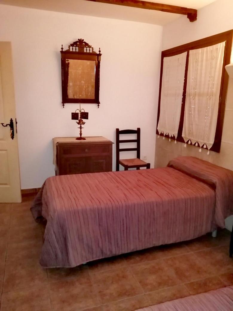 Twin Room with Shared Bathroom photo 2