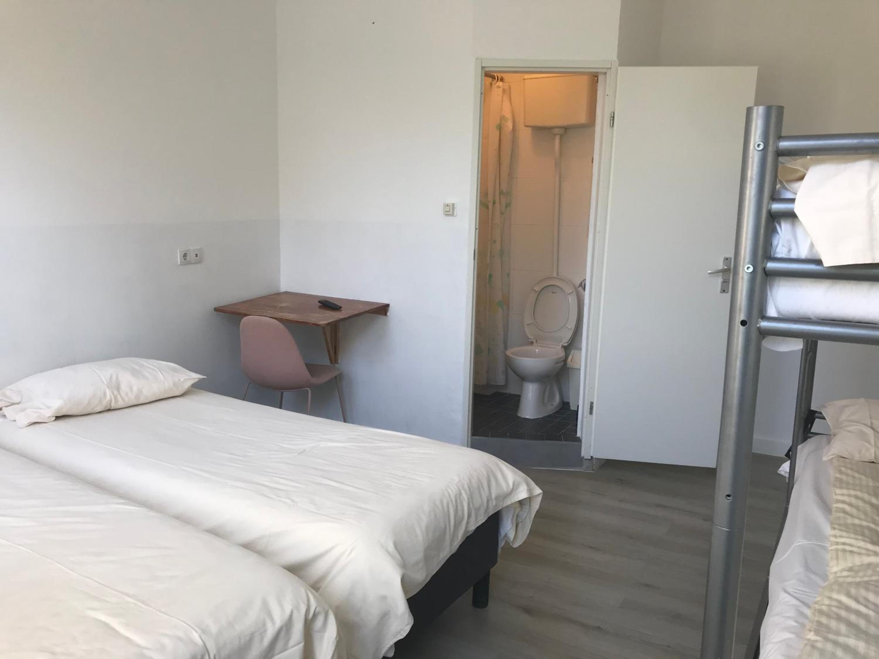 Quadruple Room with Private Bathroom photo 2