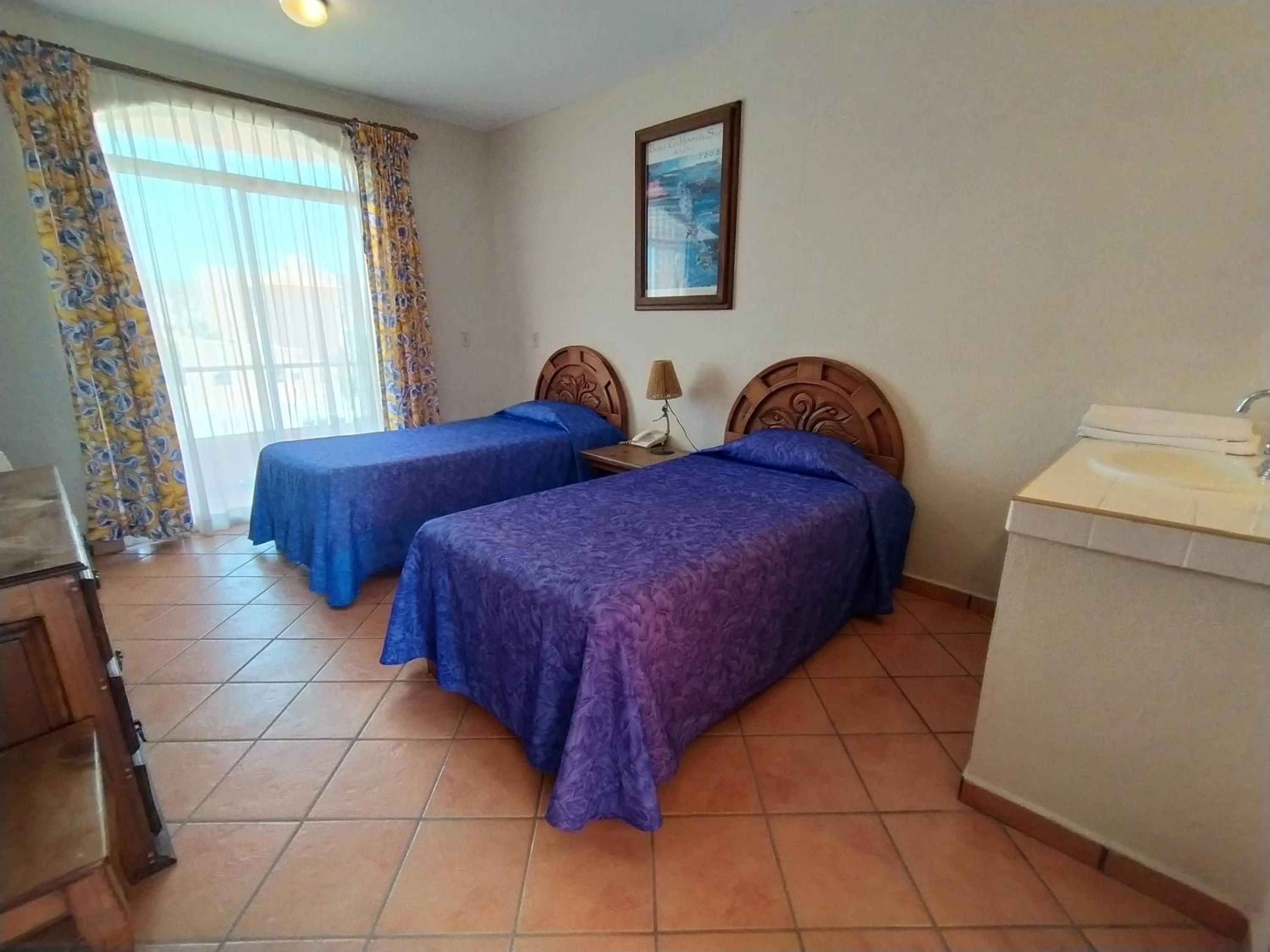 Economy Twin Room With Pool And Beach Access photo 3