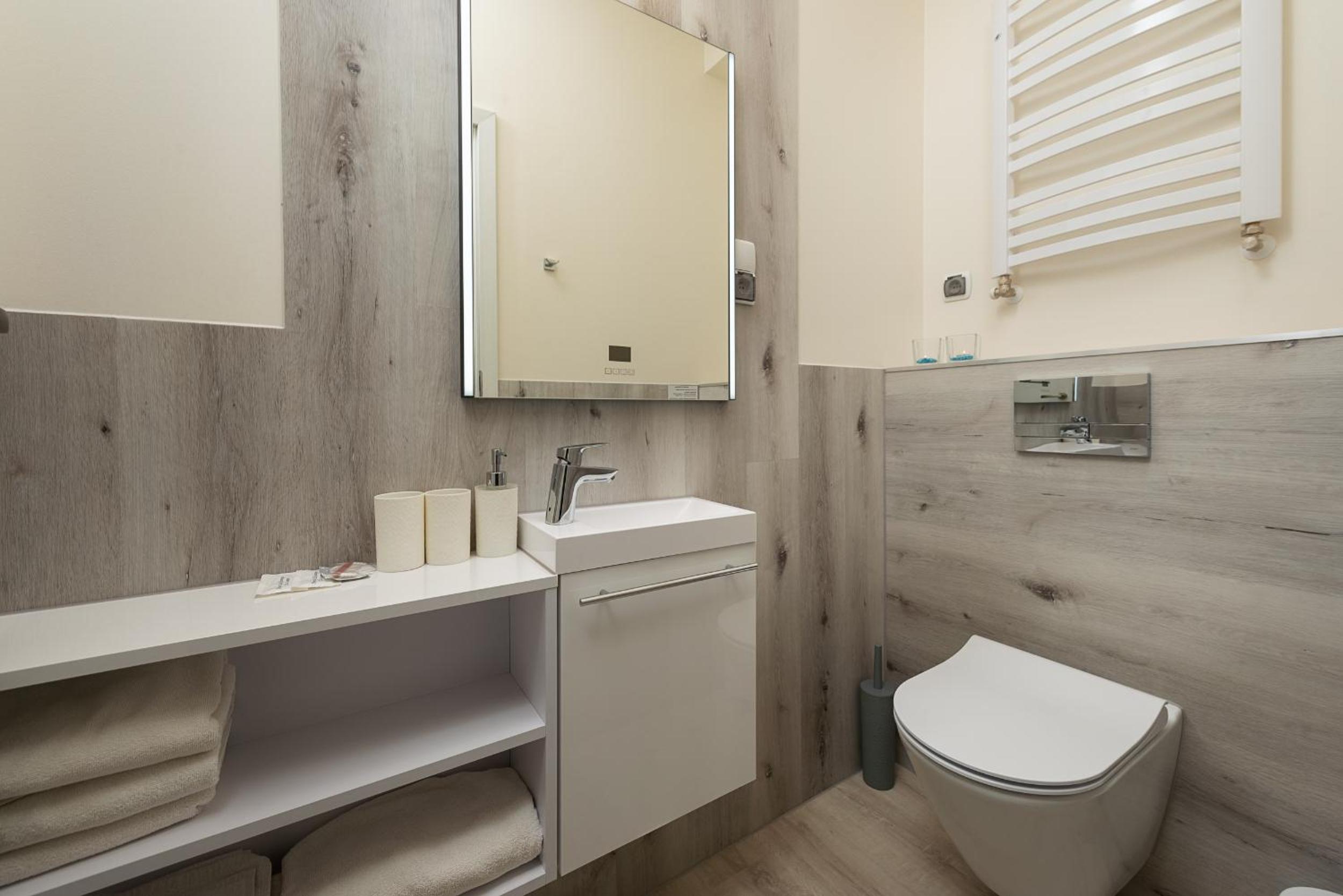 Studio Apartment with Kitchenette and Bath with Jacuzzi - Photo 15