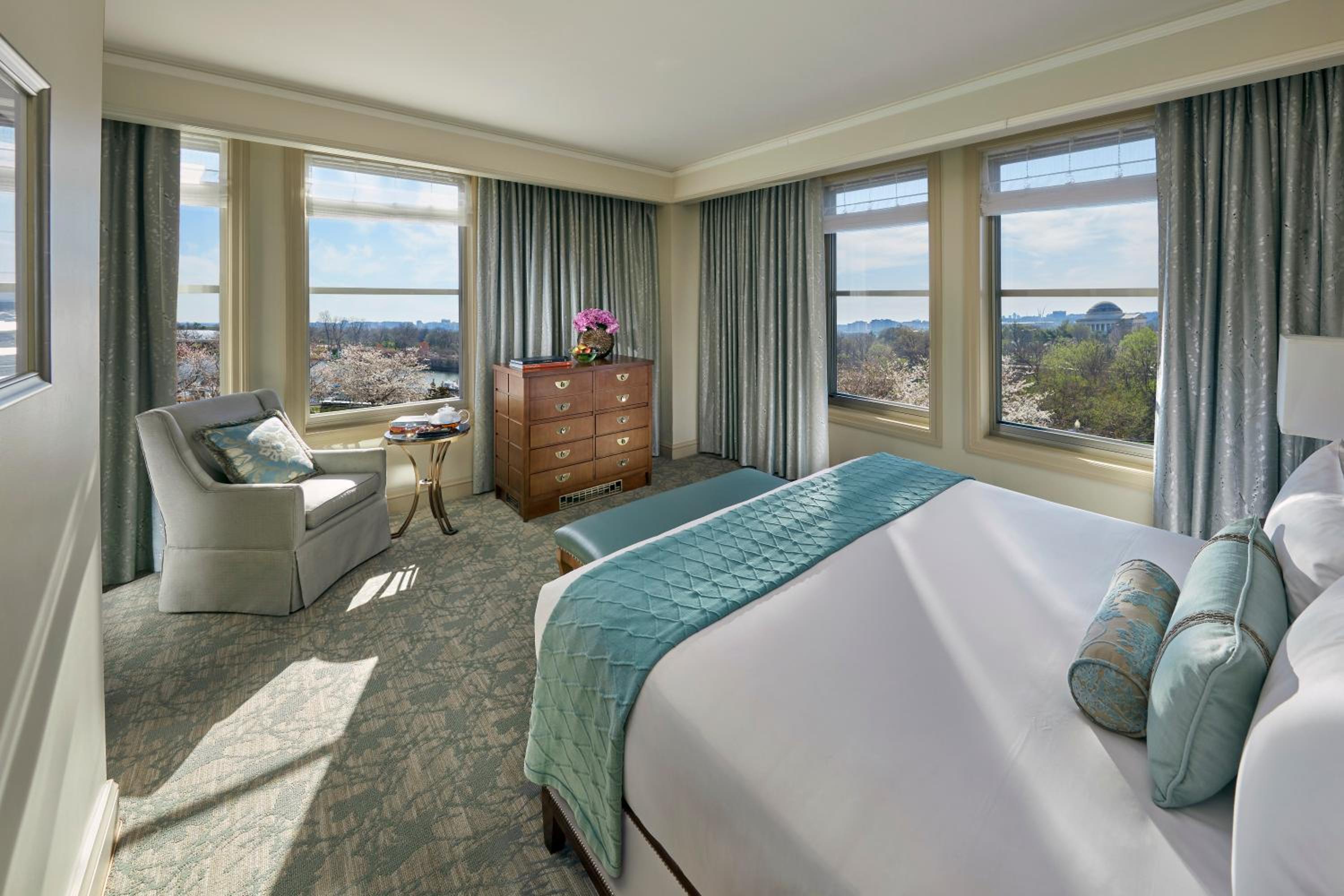 Premier Water View One Bedroom Suite - Photo 1