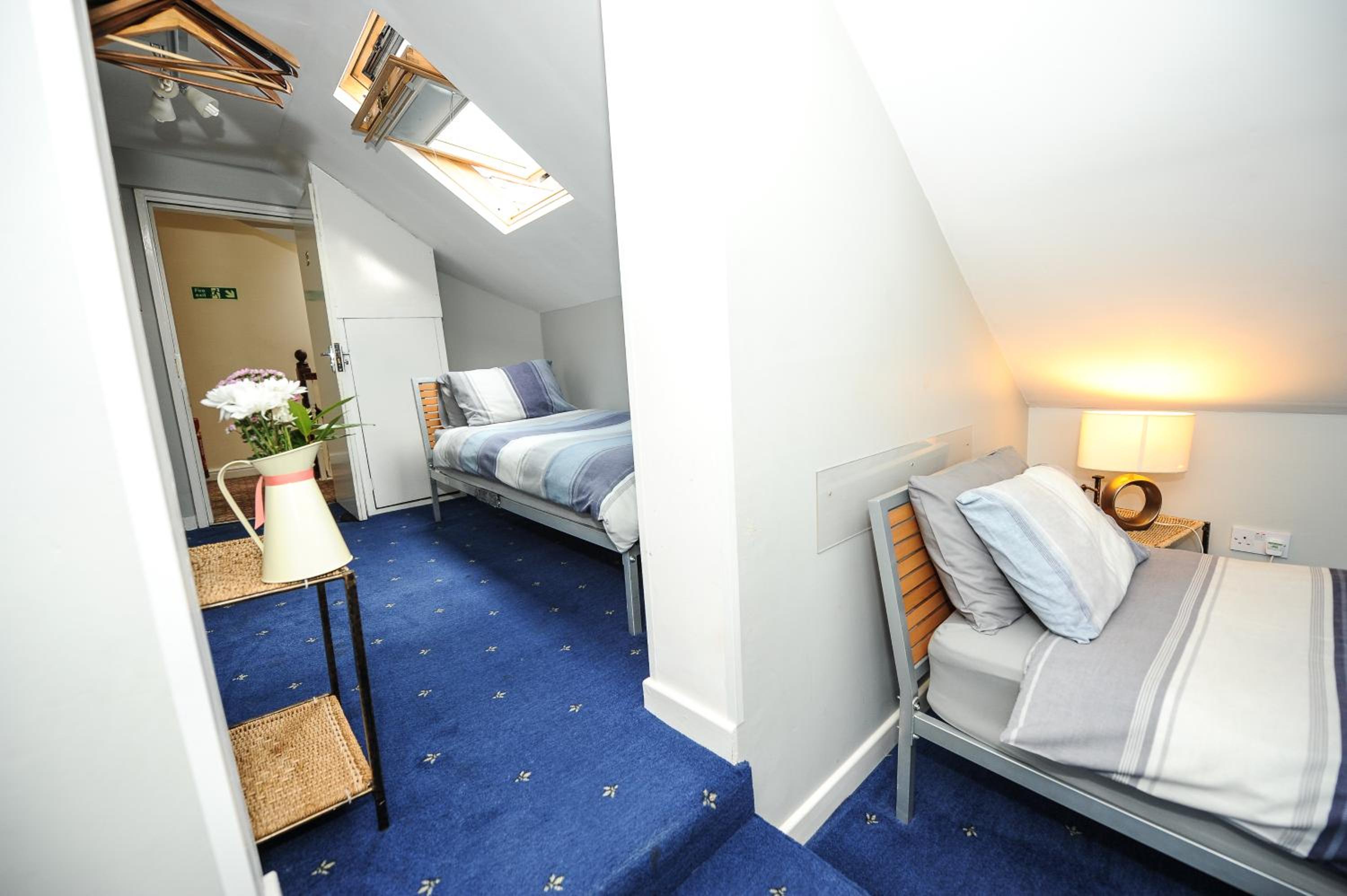 Family Room (2 Adults + 2 Children)