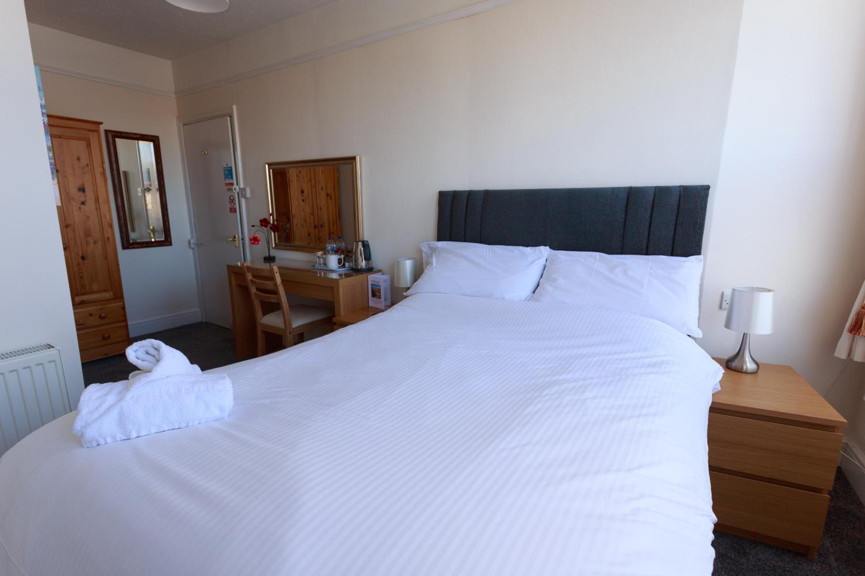 Double Ensuite with River View photo 3