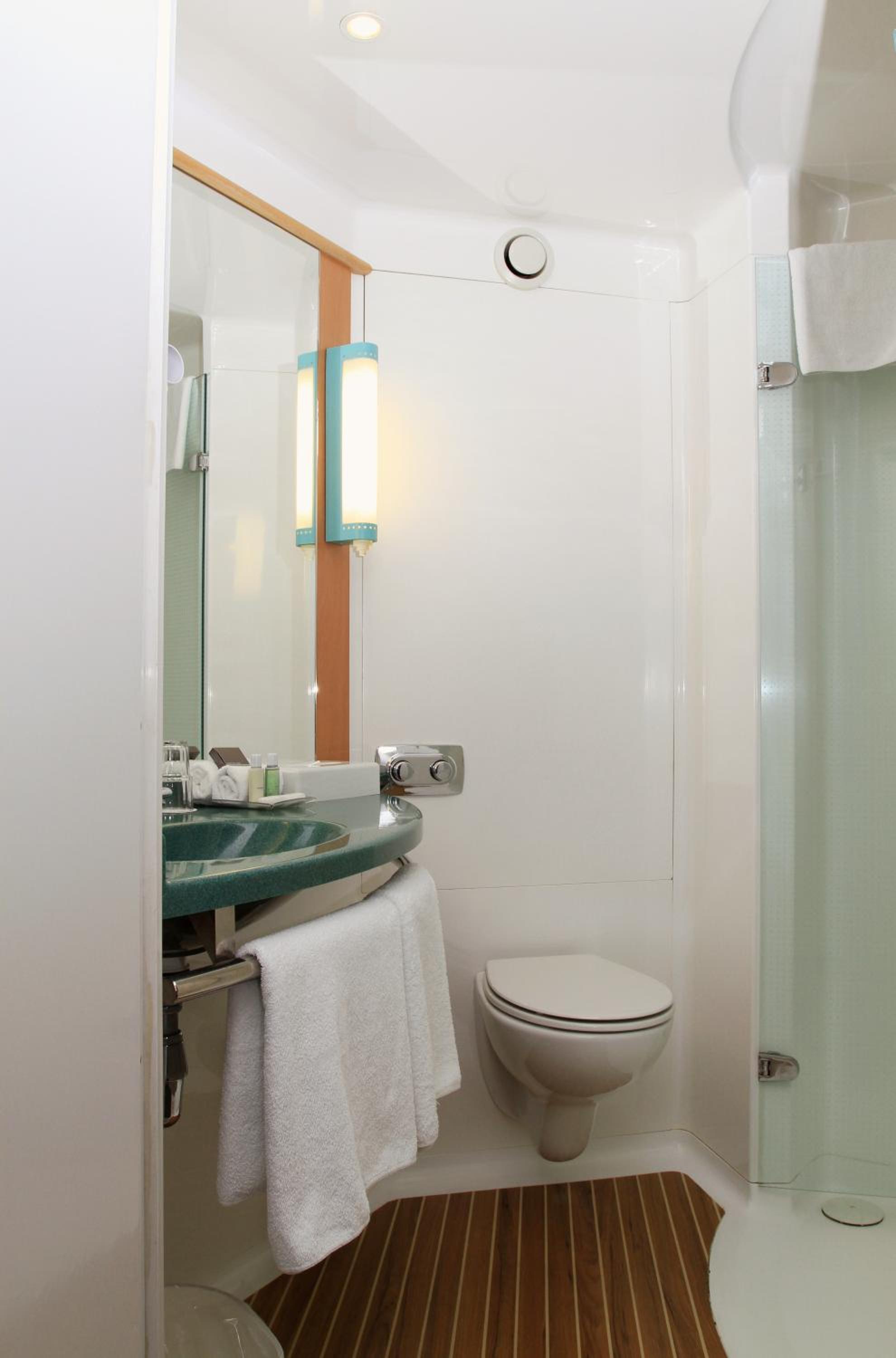 Standard Twin Room - Photo 3