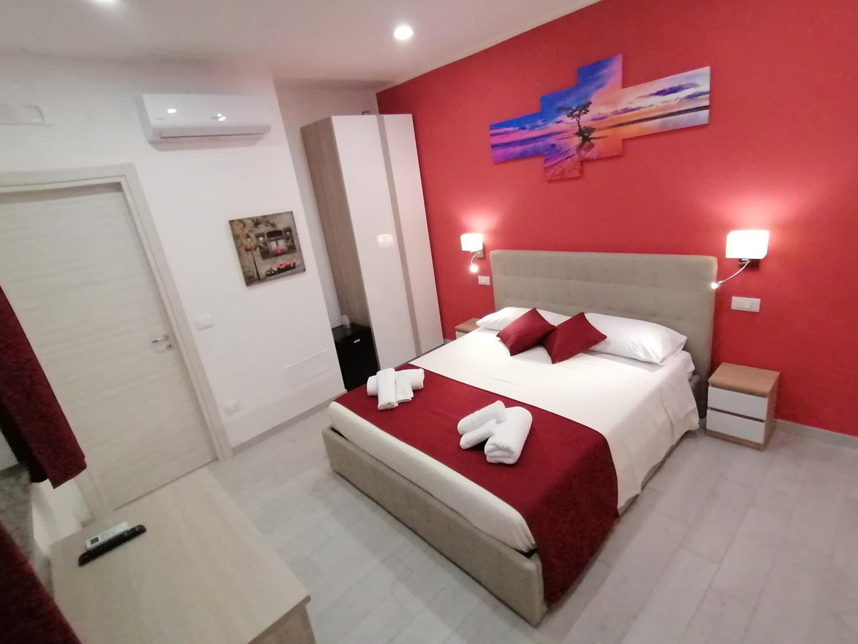 Deluxe Double Room with Side Sea View - Photo 5