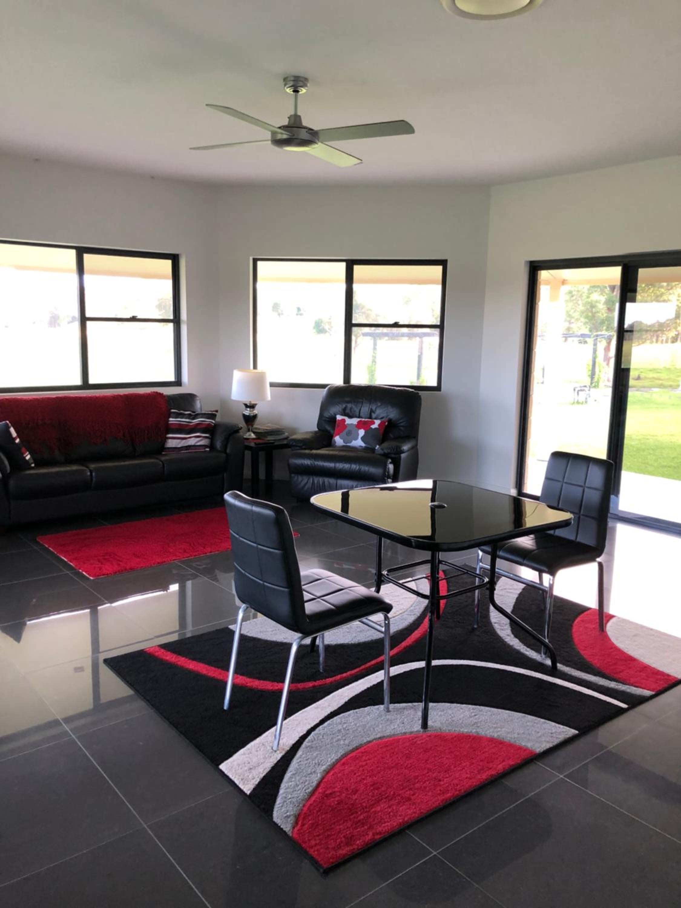Deluxe 4-Bedroom Apartment photo 1