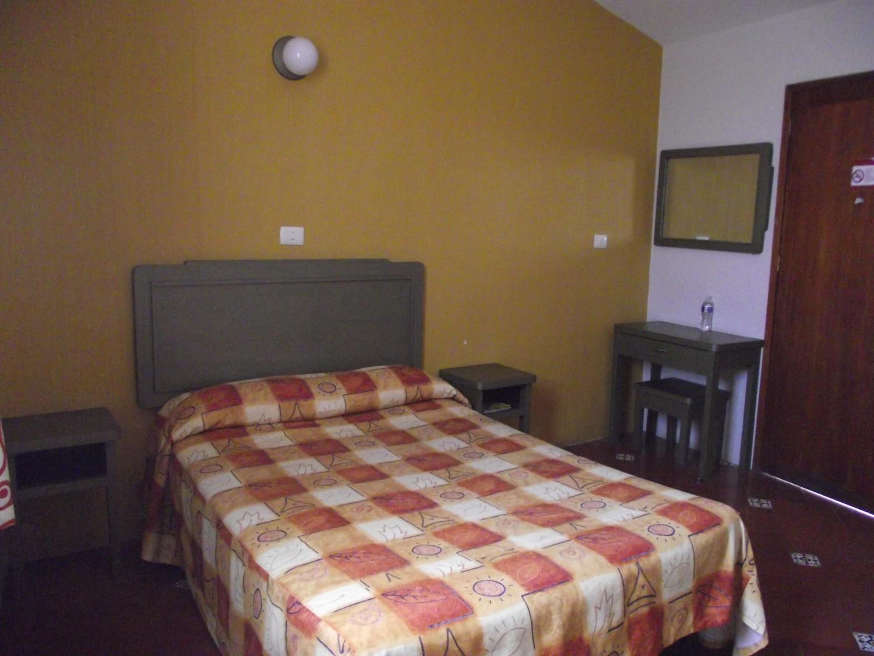 Economy Double Room photo 2