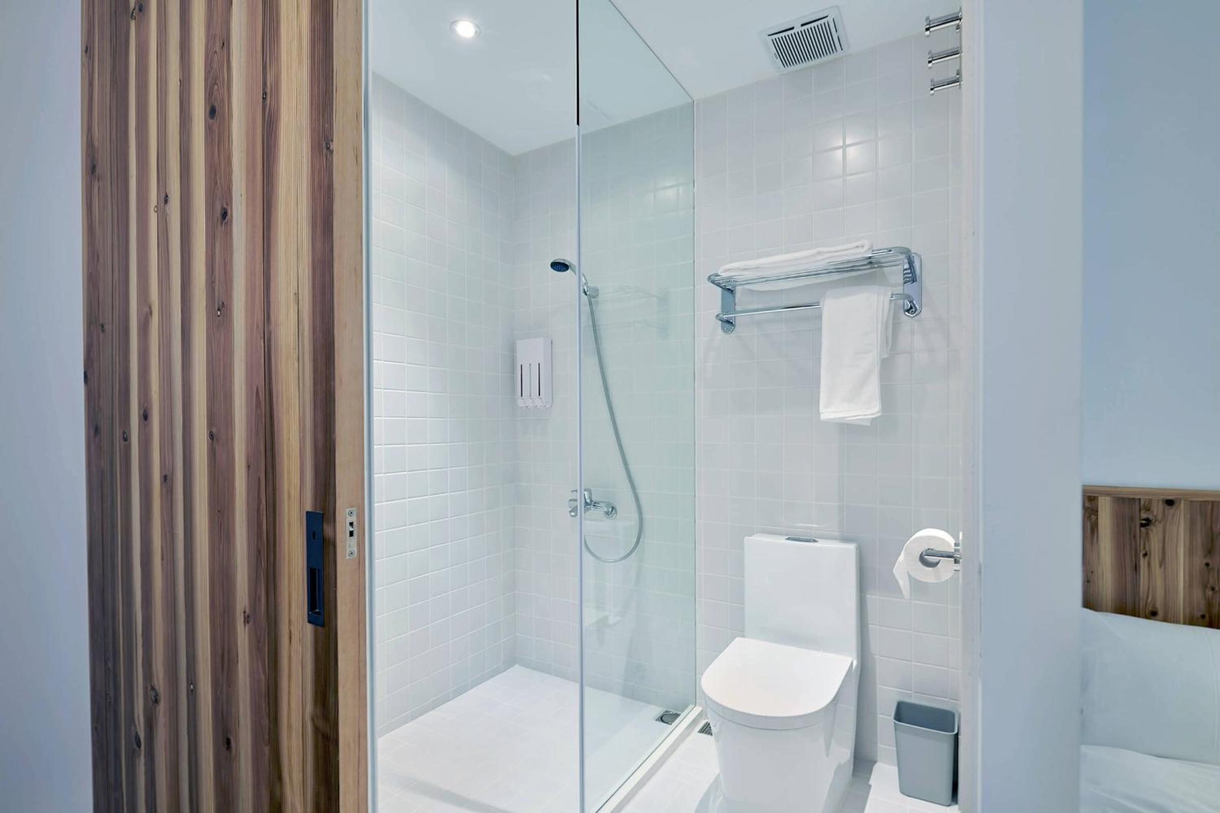 Basic Triple Room photo 3