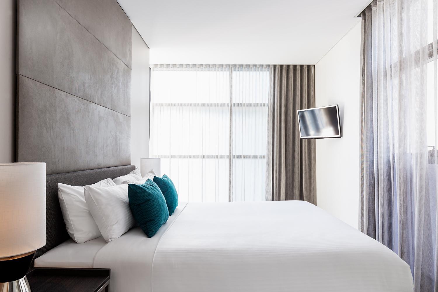 Premier One-Bedroom Suite thumbnail 6
