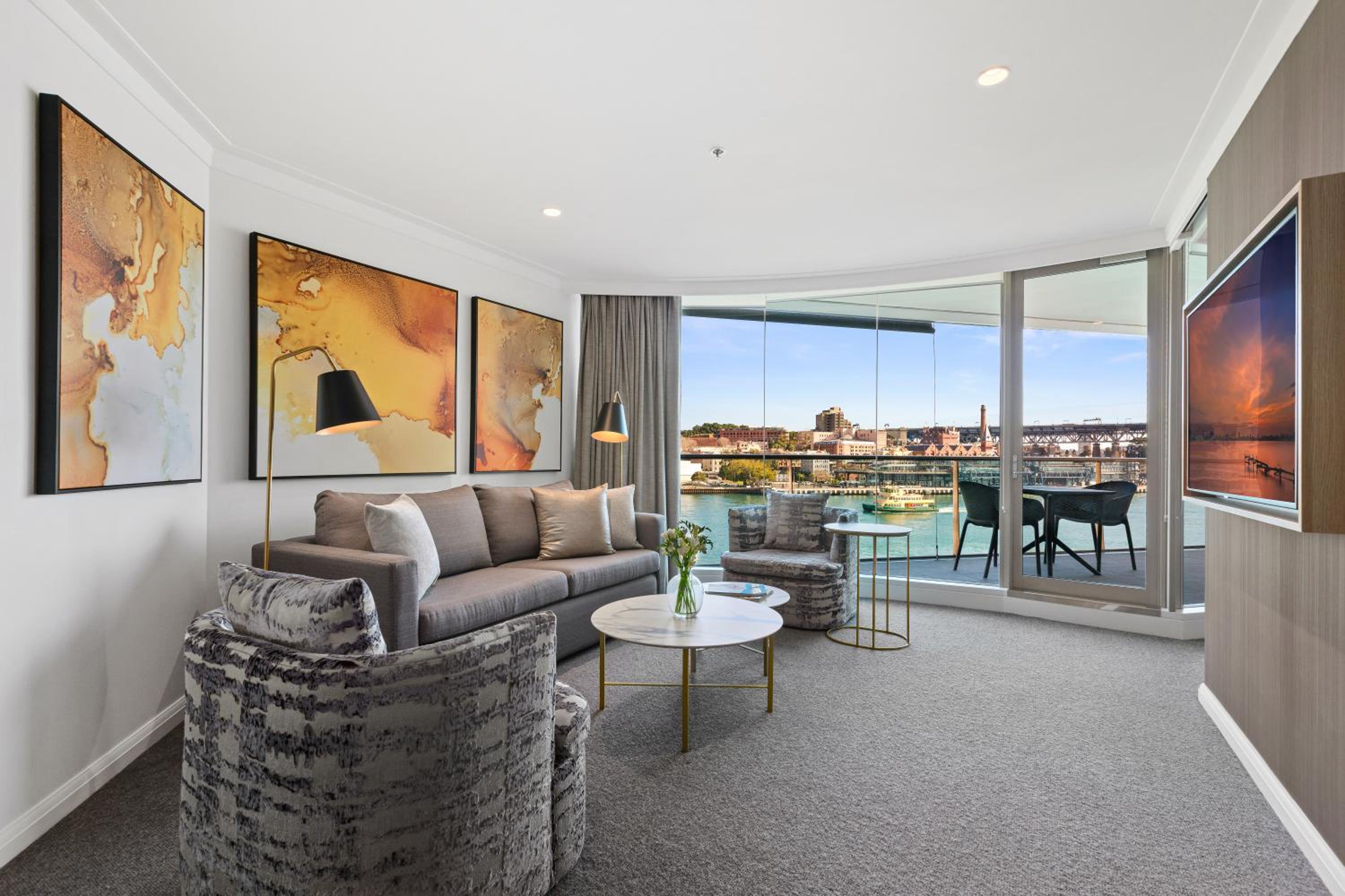 Deluxe One-Bedroom Apartment with Harbor View thumbnail 5
