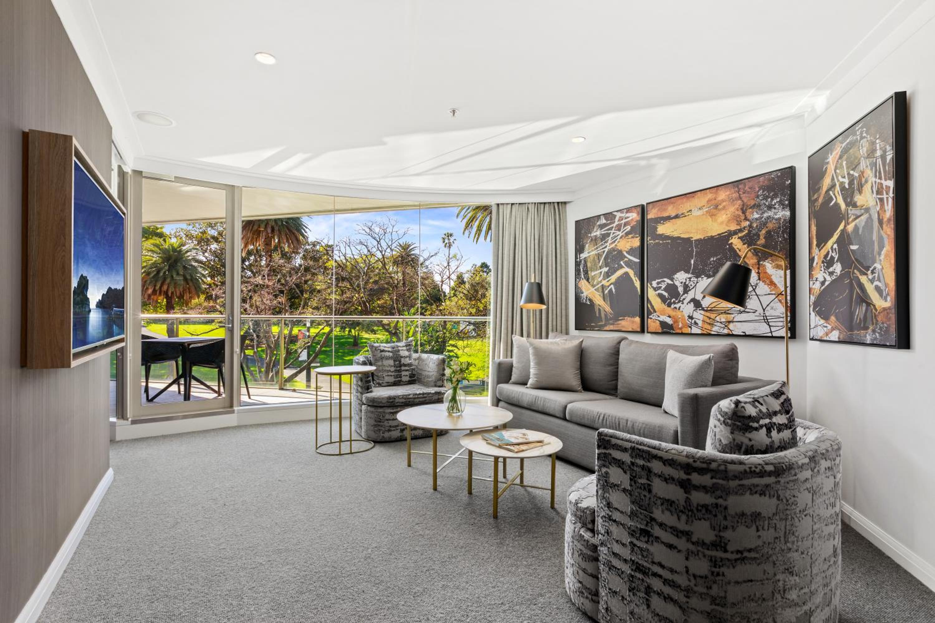Deluxe One-Bedroom Apartment with Garden View