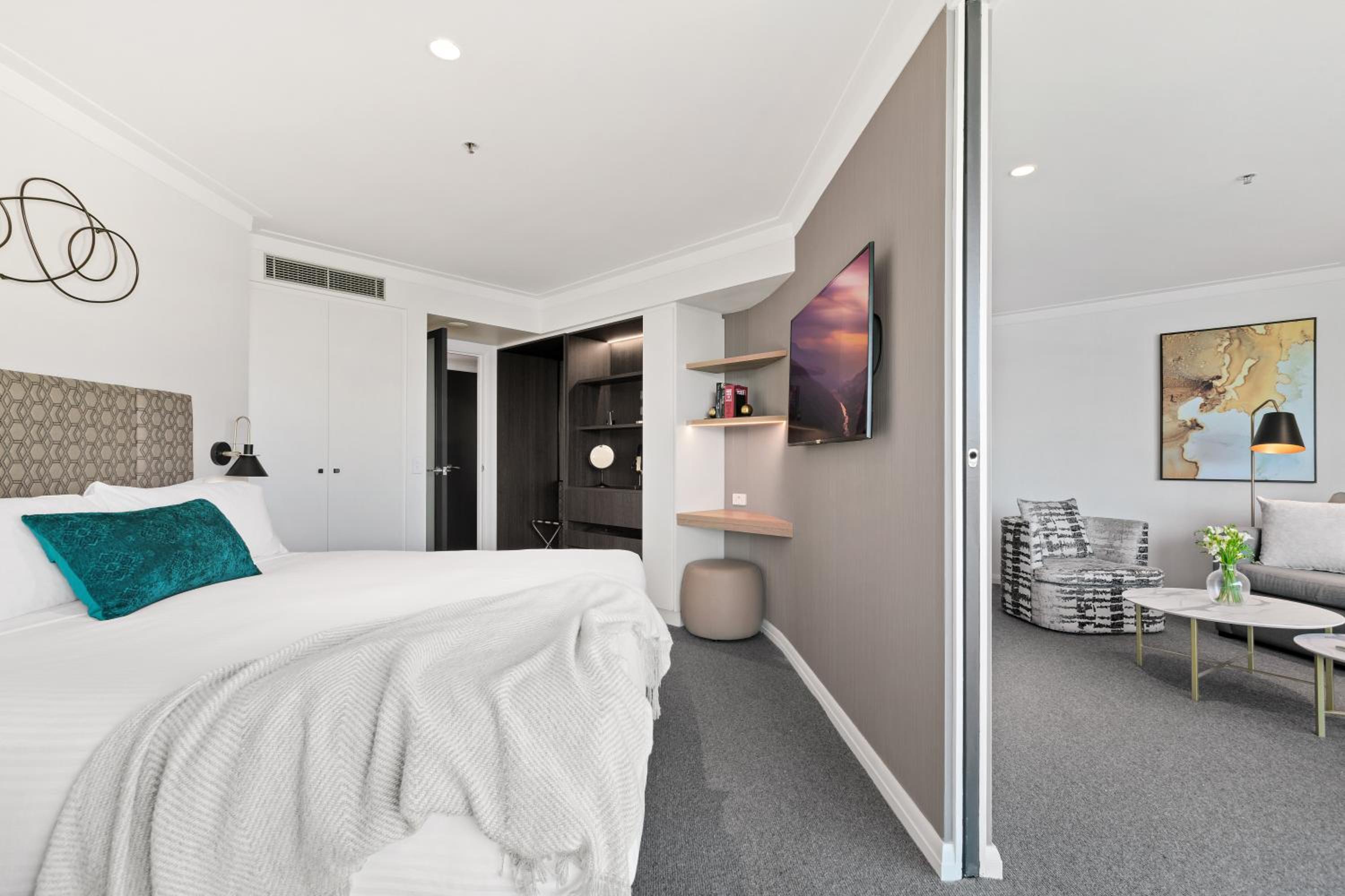Deluxe One-Bedroom Apartment with Harbor View