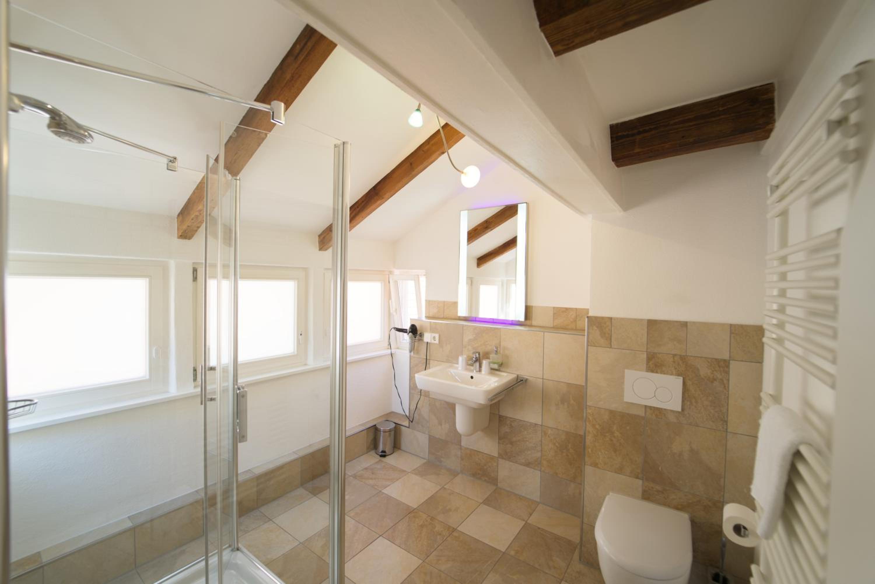 Deluxe Double Room - Photo 9
