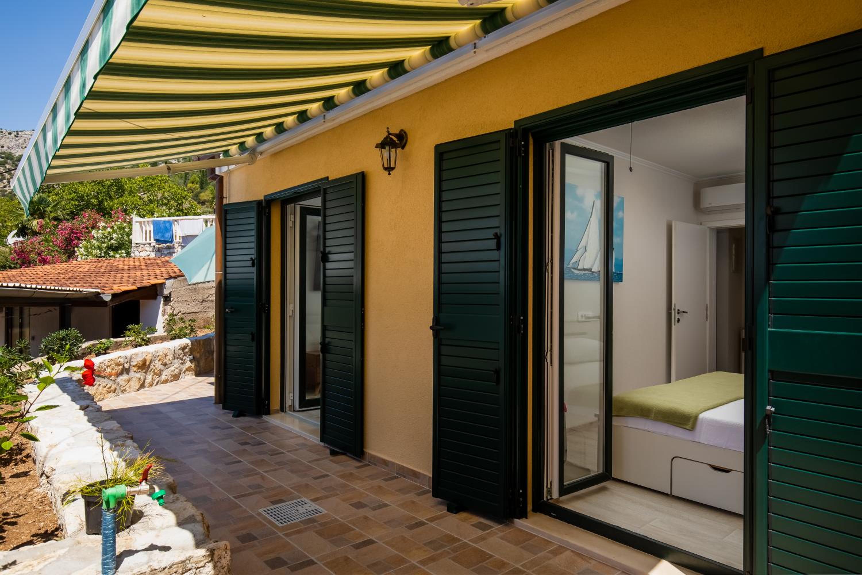 One Bedroom Apartment with Terrace photo 2