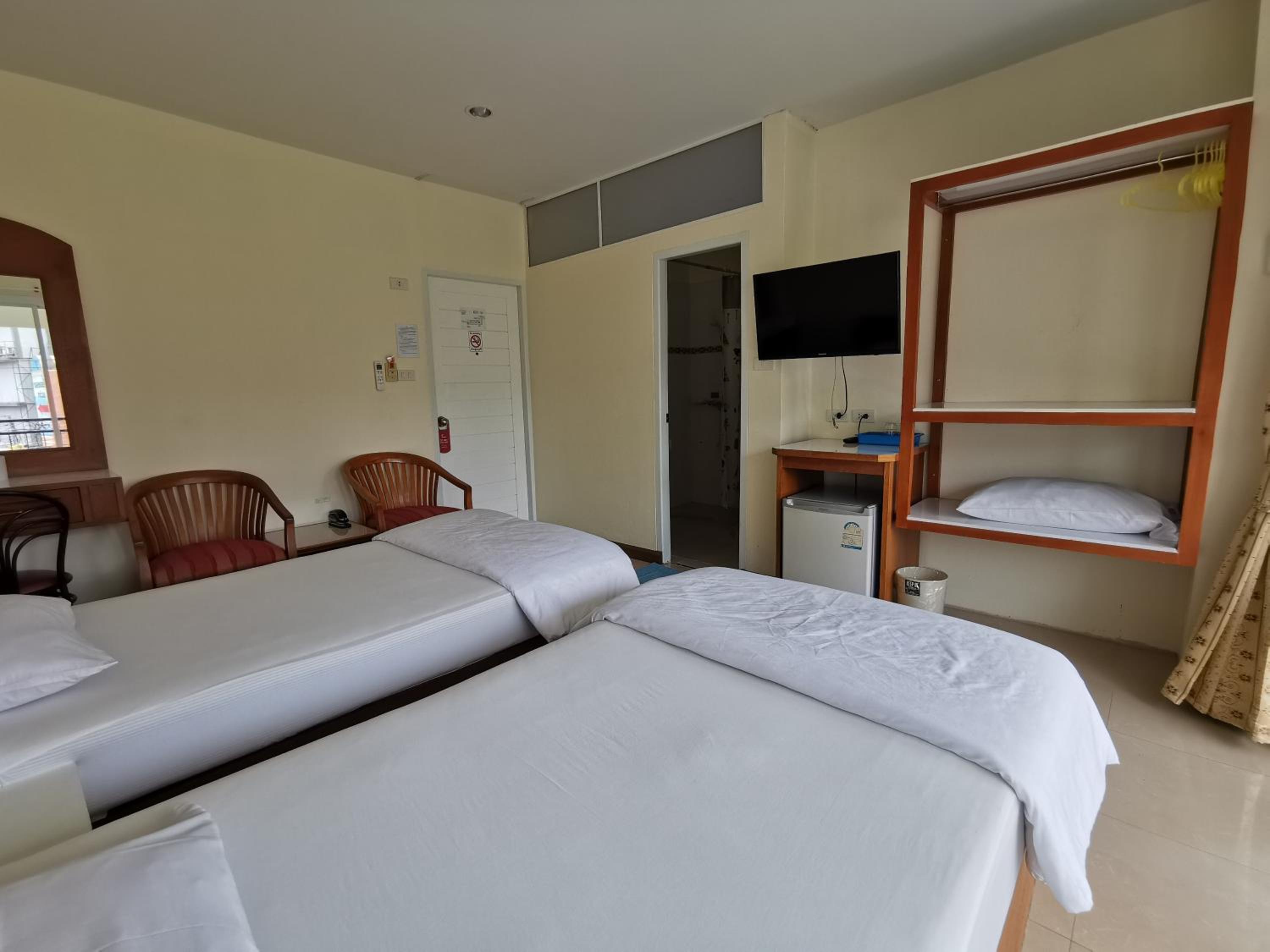 Standard Twin Room - Photo 7