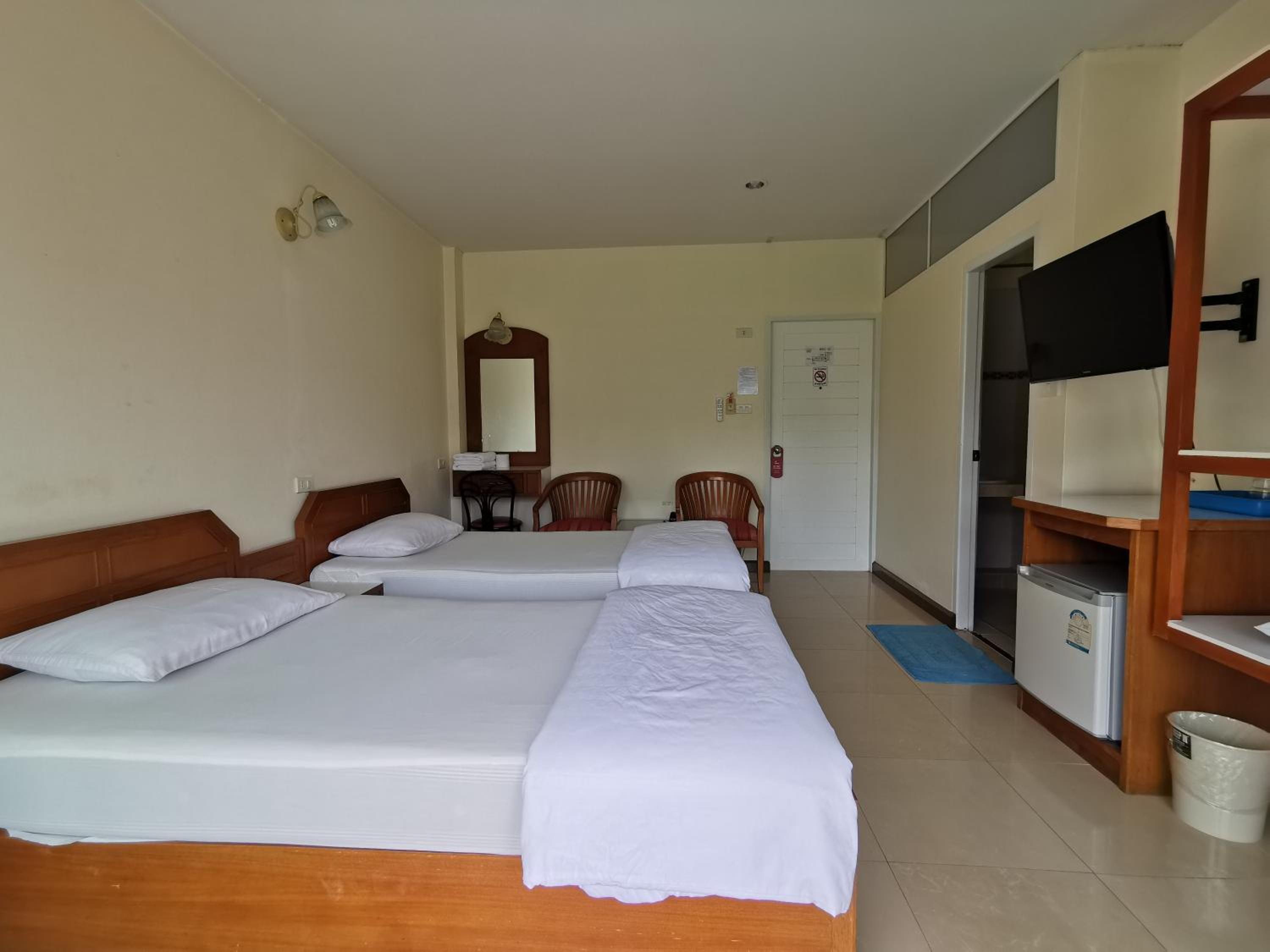 Standard Twin Room - Photo 8