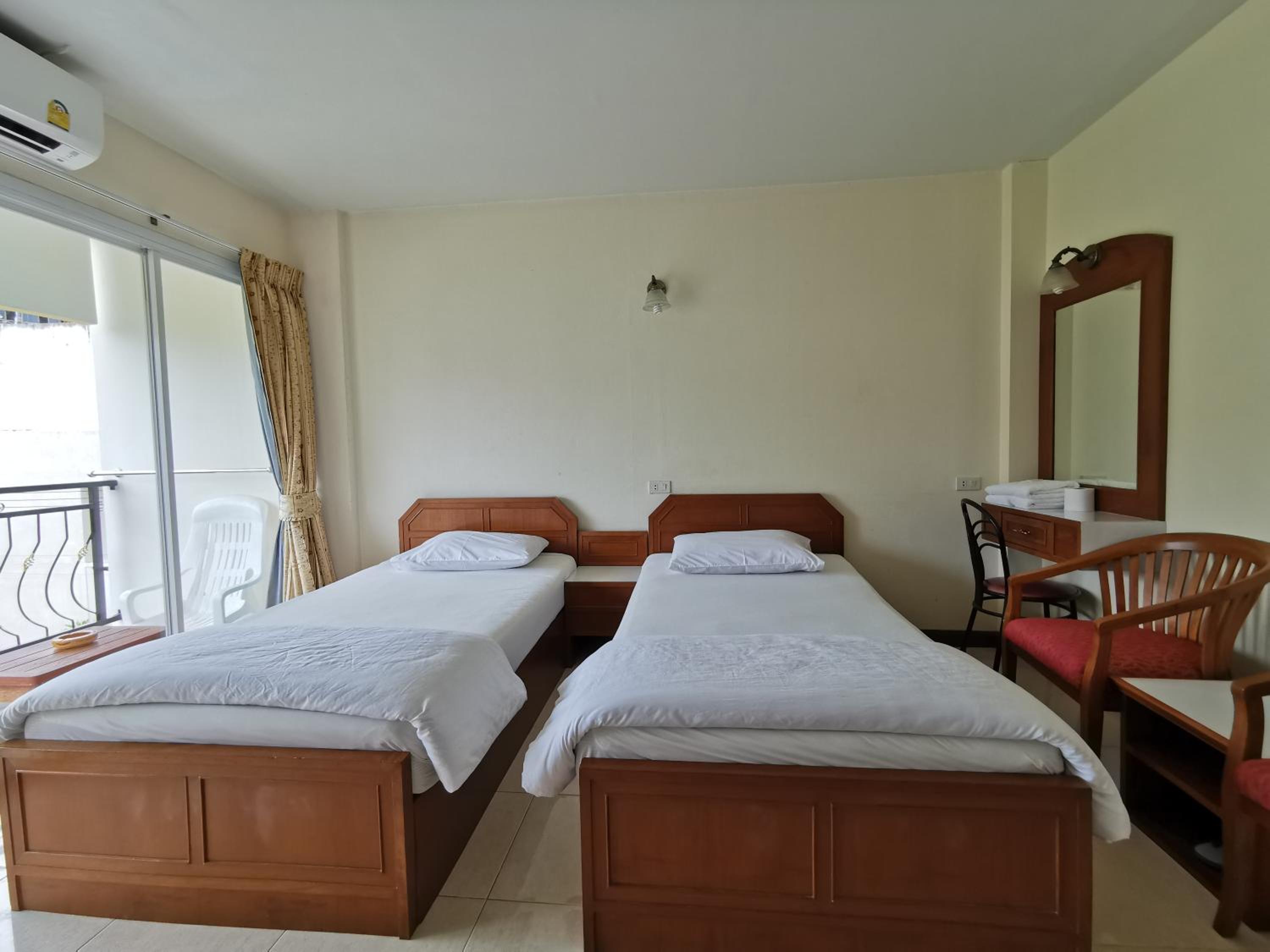 Standard Twin Room - Photo 6