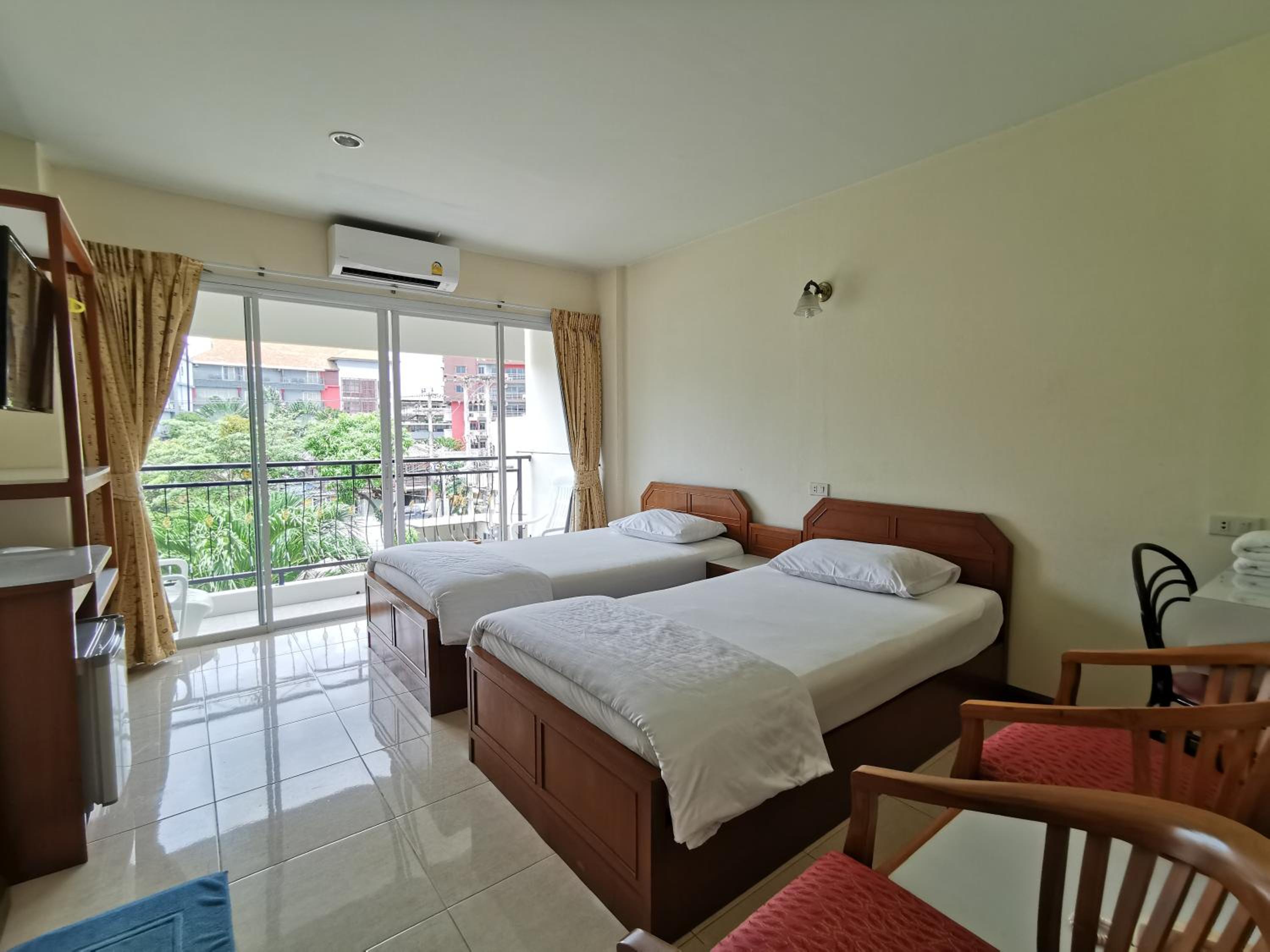 Standard Twin Room - Photo 10