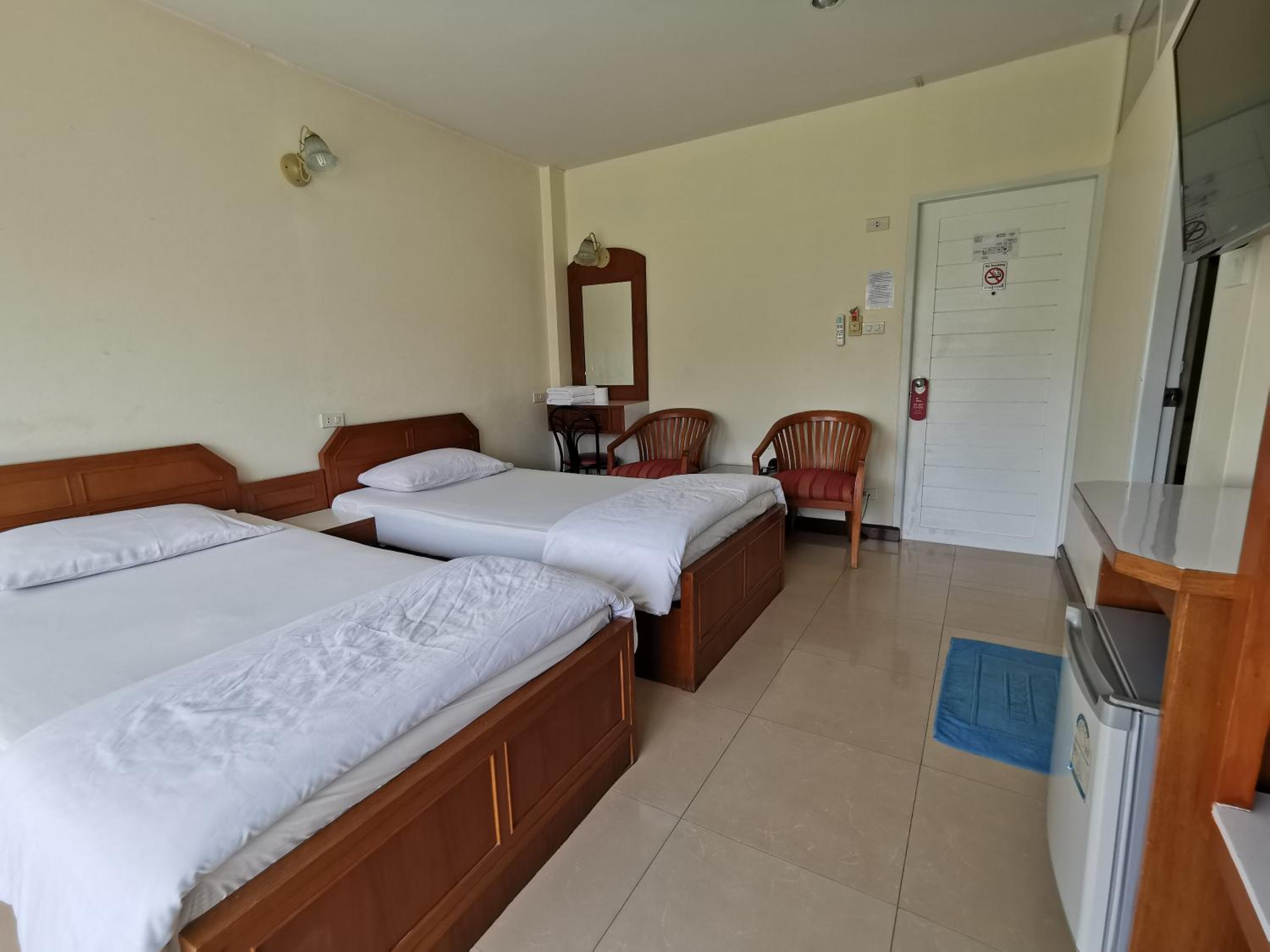 Standard Twin Room - Photo 11
